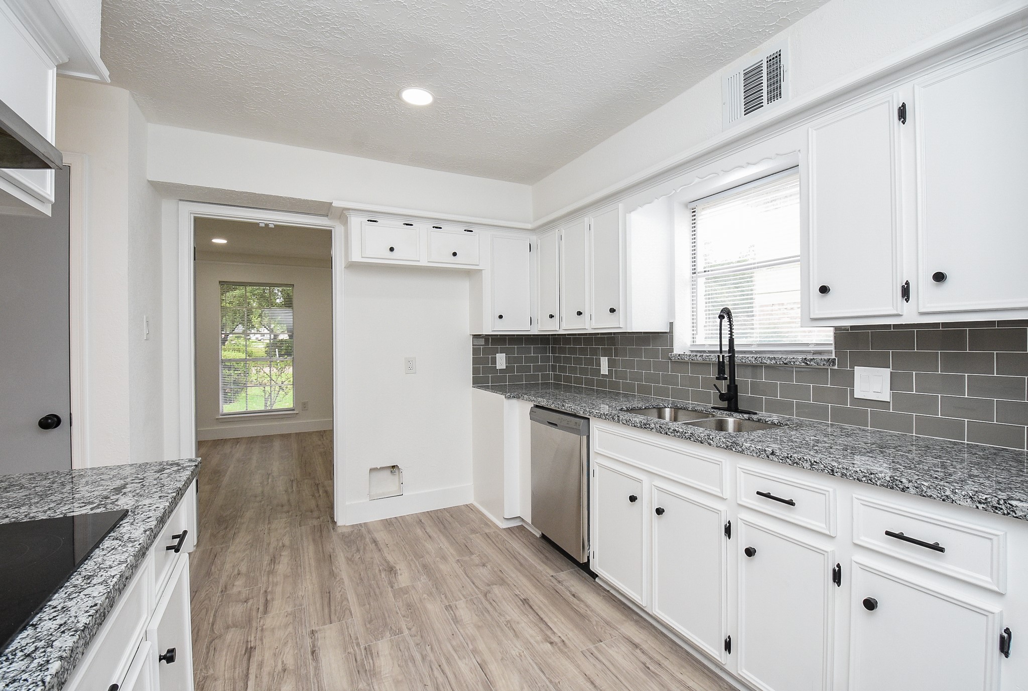 15814 Winding Moss Drive Property Photo 7