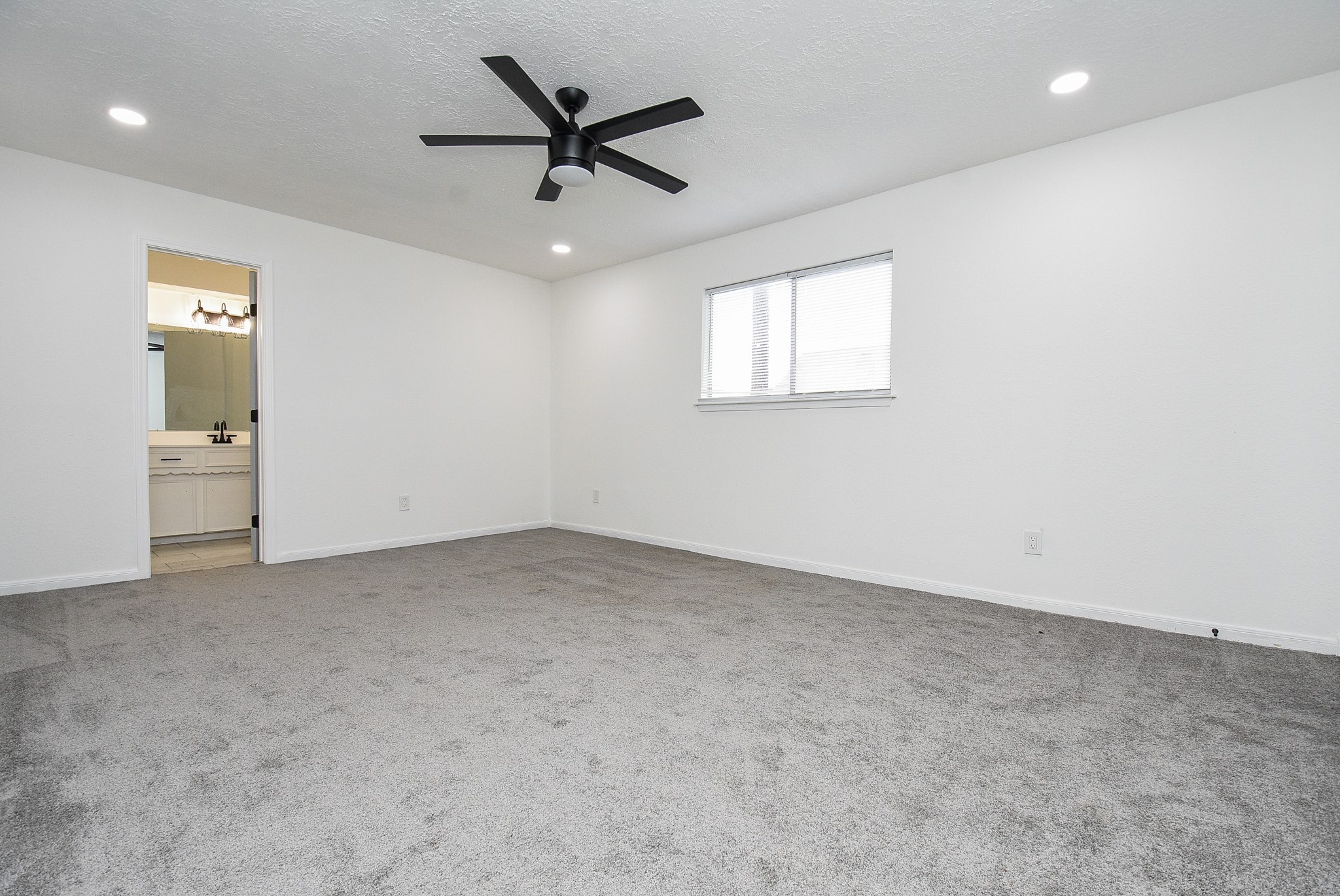 15814 Winding Moss Drive Property Photo 30