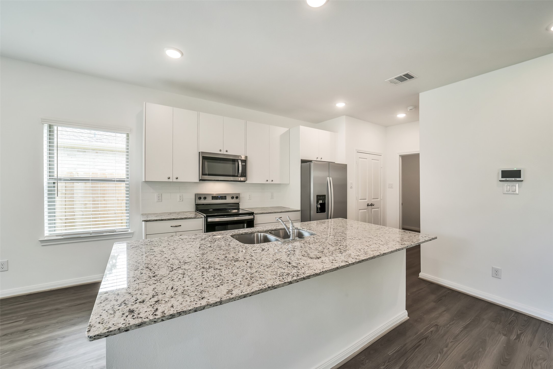 11611 Moltere Drive Property Photo 5