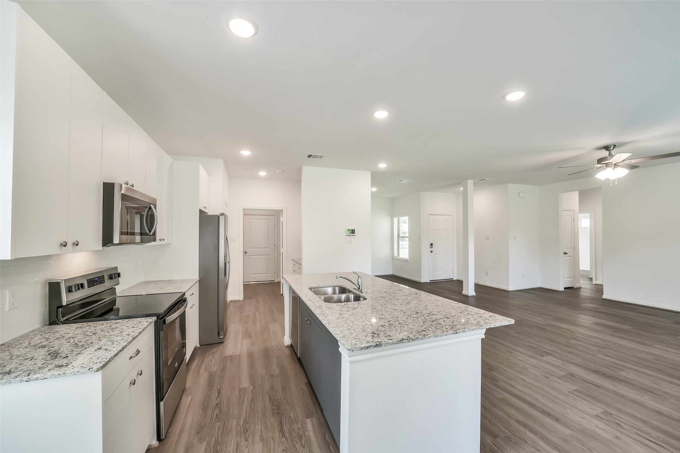 11611 Moltere Drive Property Photo 6