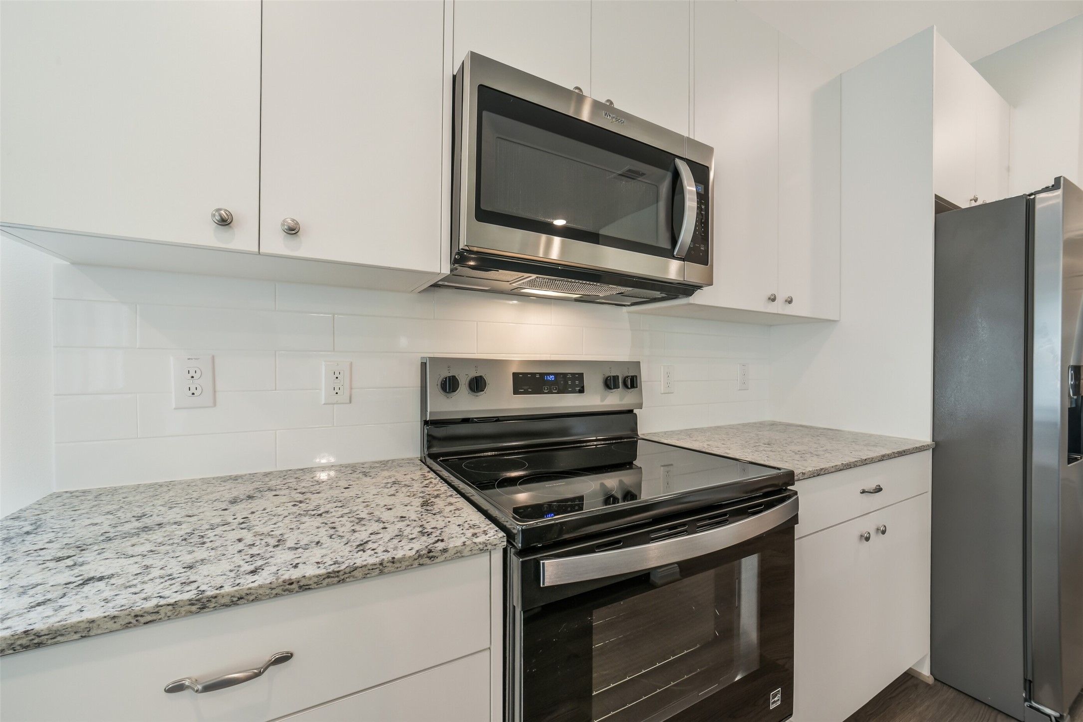 11611 Moltere Drive Property Photo 7