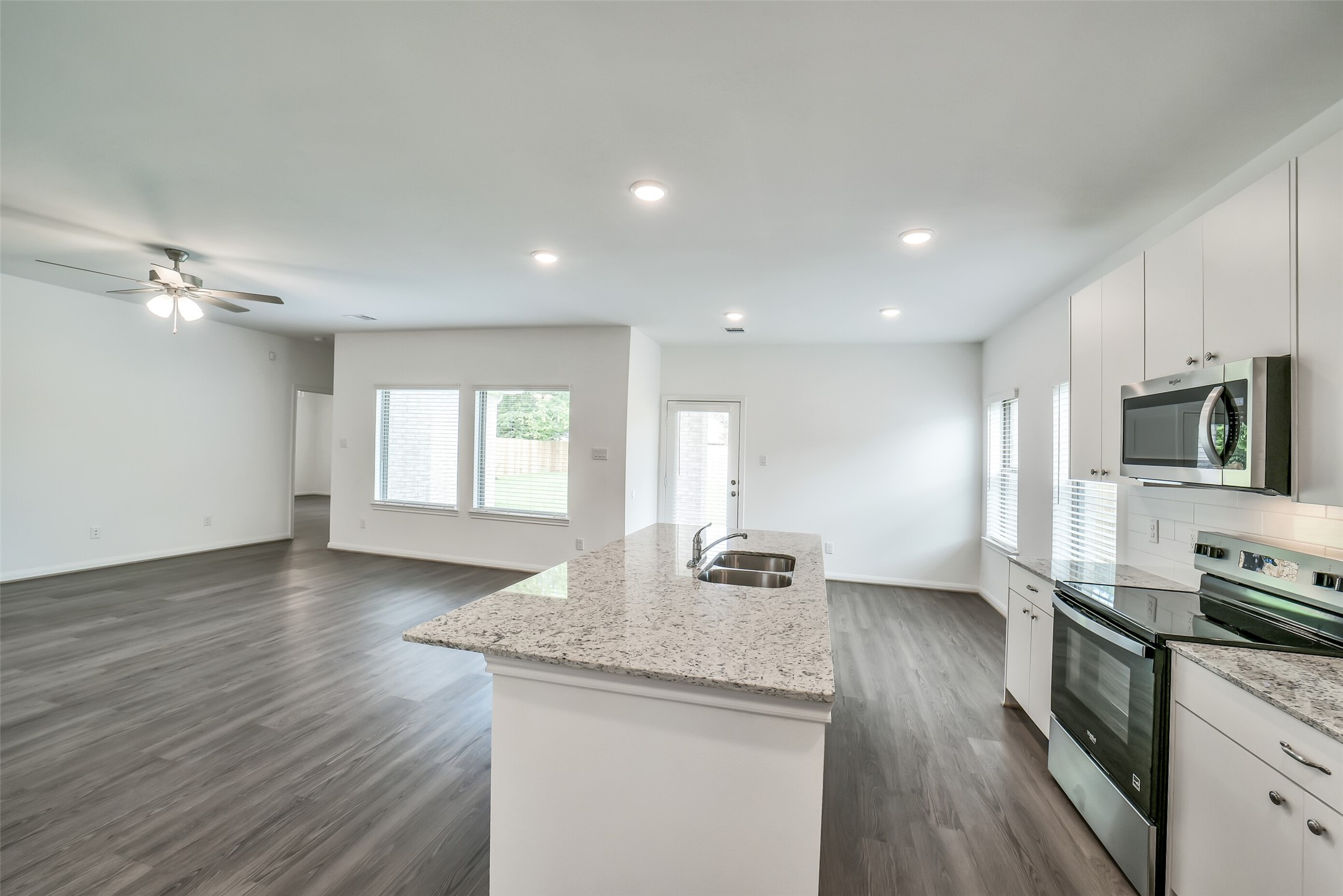 11611 Moltere Drive Property Photo 9