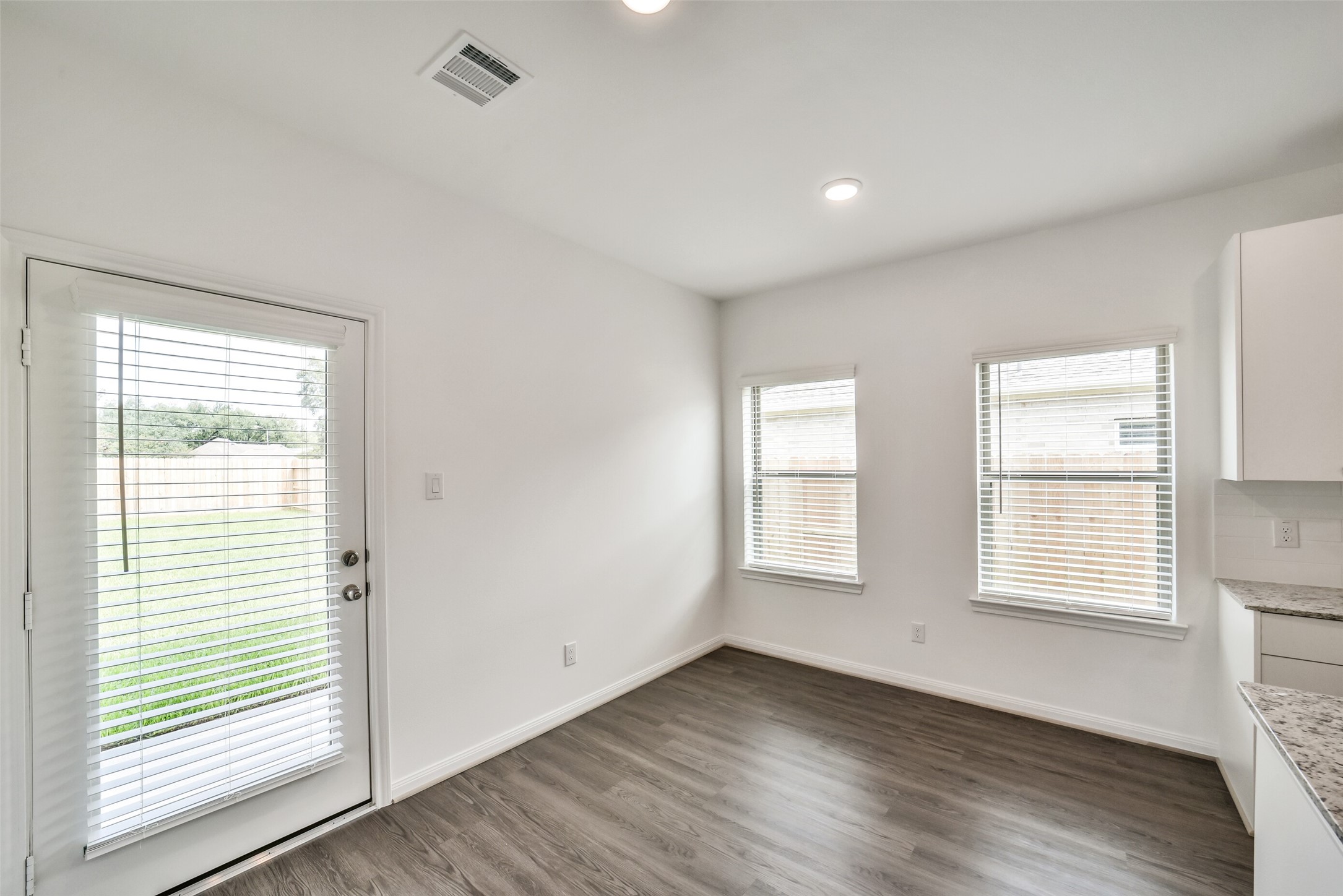 11611 Moltere Drive Property Photo 10