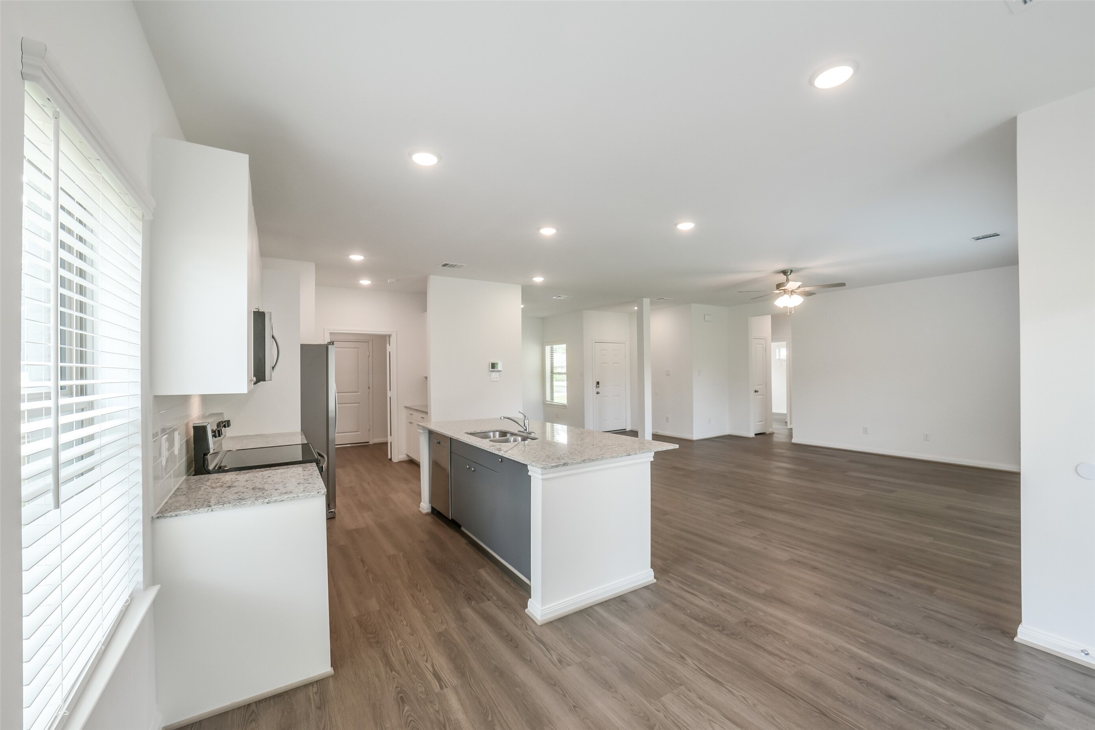 11611 Moltere Drive Property Photo 11