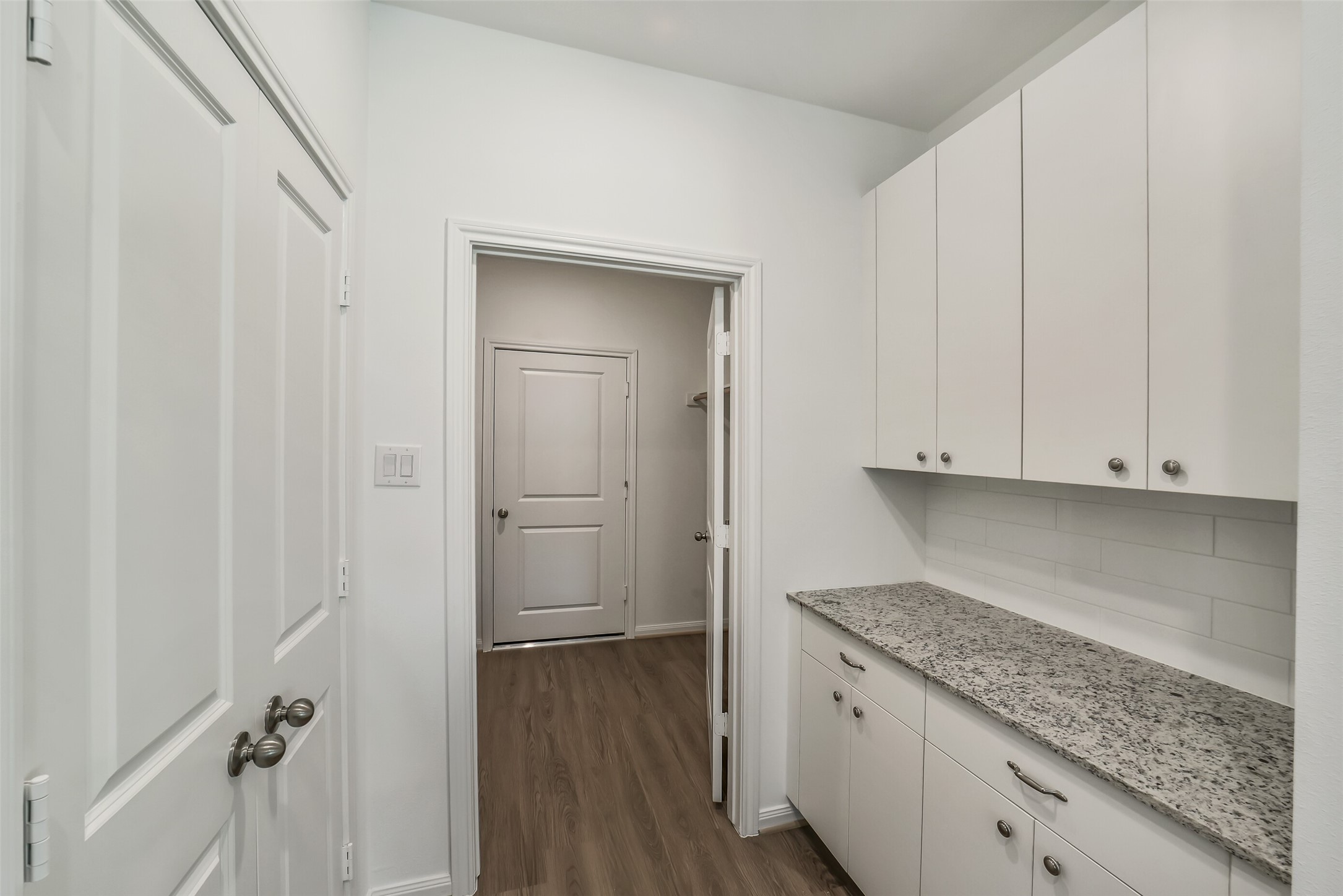 11611 Moltere Drive Property Photo 12