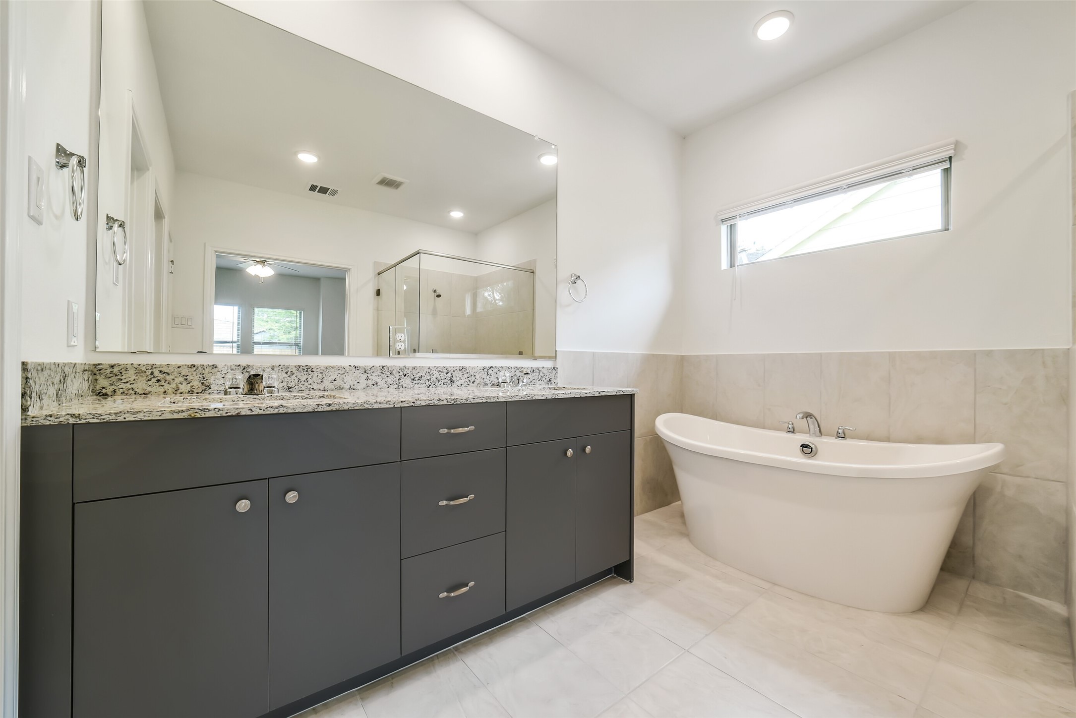 11611 Moltere Drive Property Photo 18
