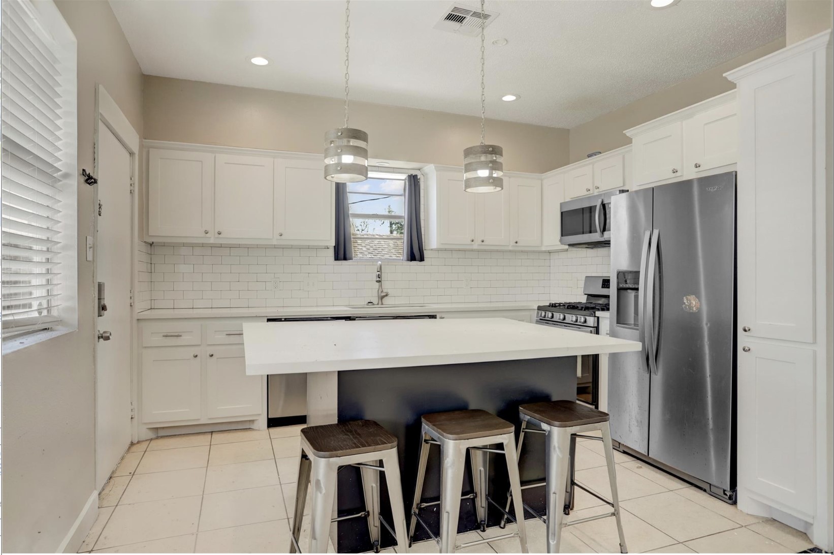 1612 39th Street Property Photo 2