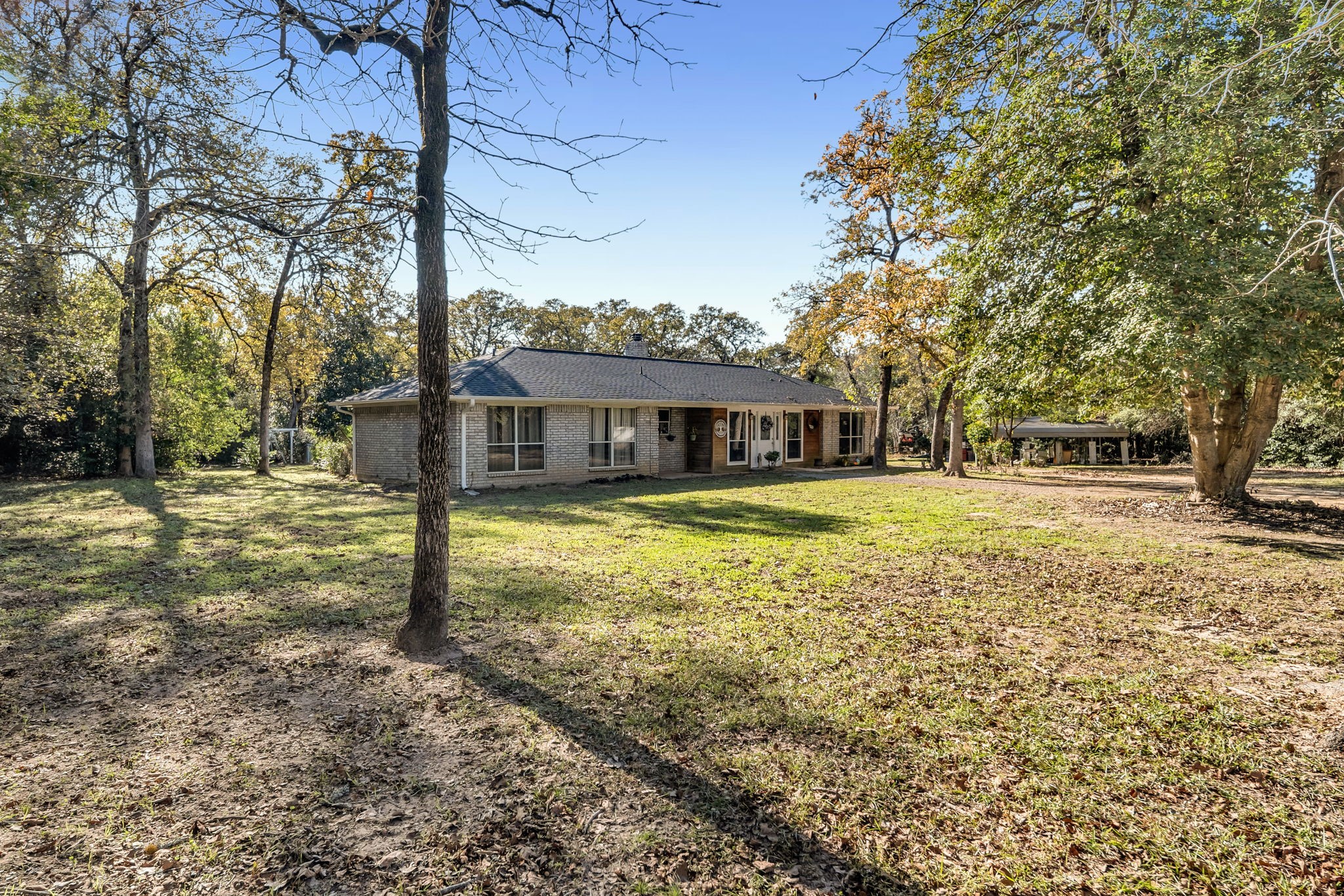 6 W Trail Lane Property Photo 3