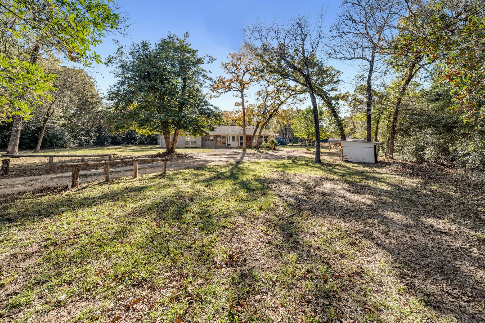 6 W Trail Lane Property Photo 4