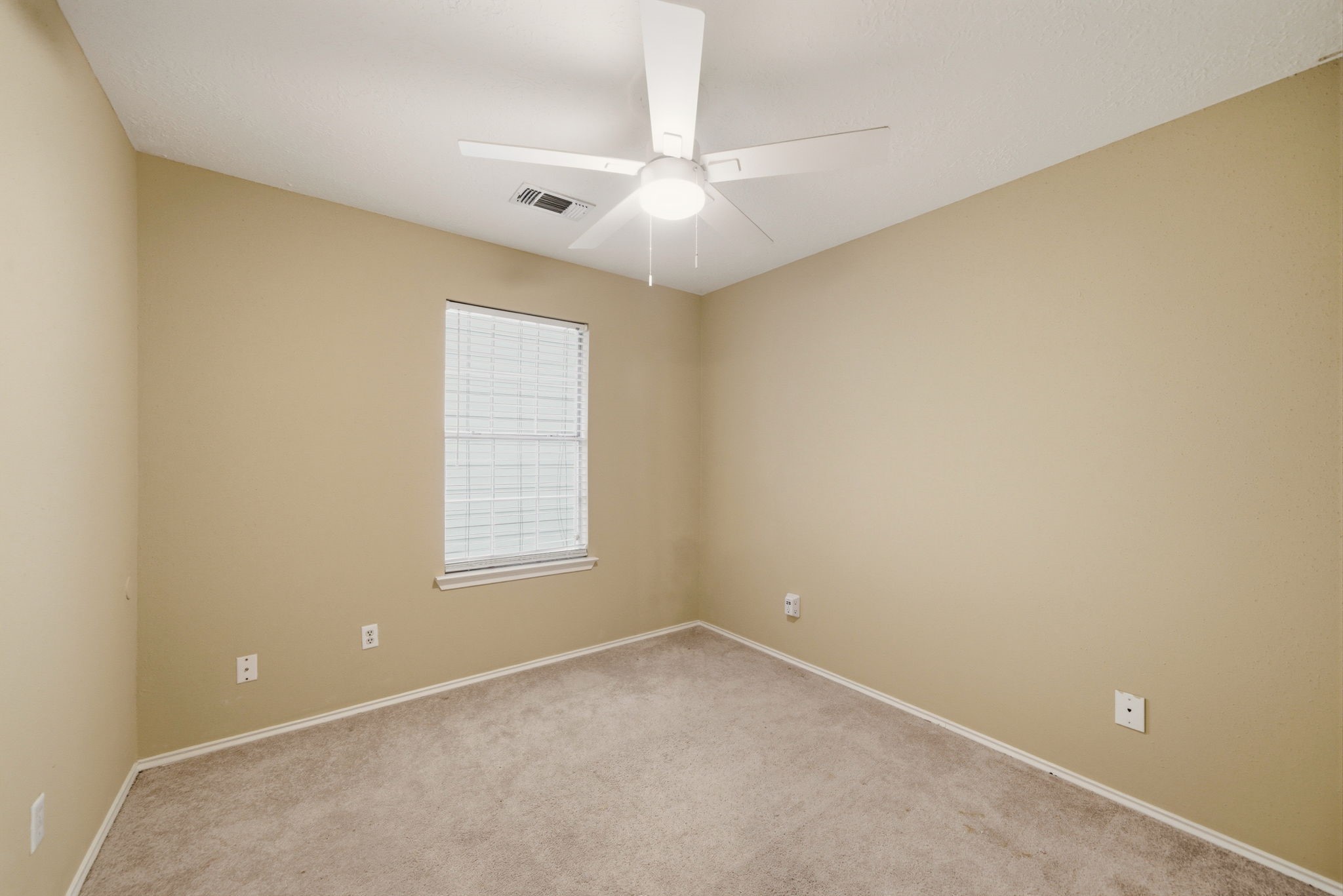 305 Peach Street Property Photo 8