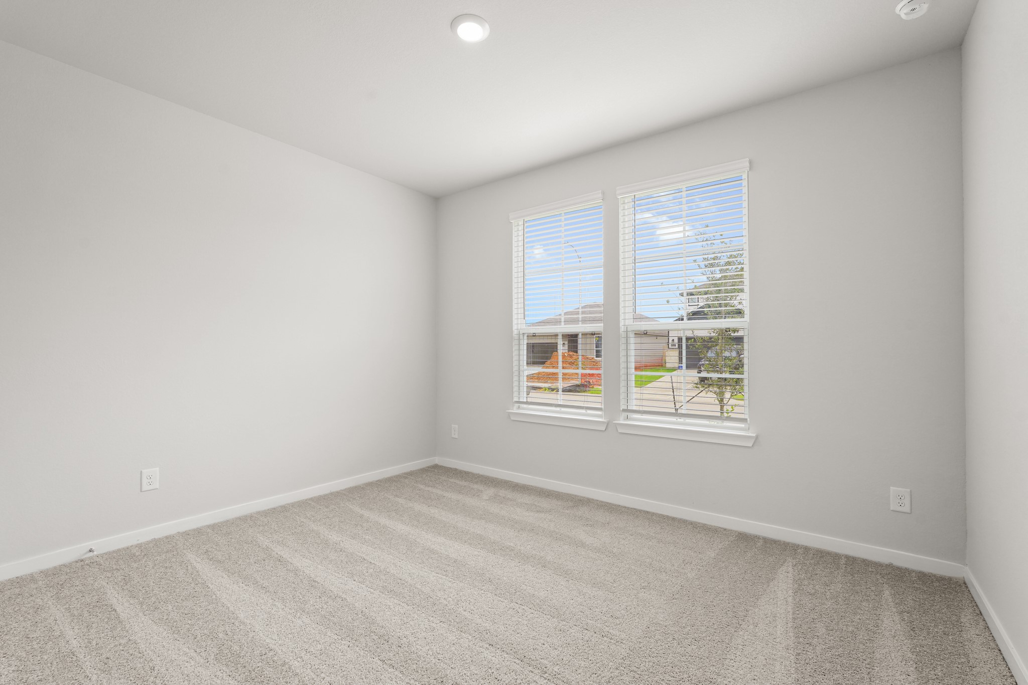 17230 White Peace Drive Property Photo 3