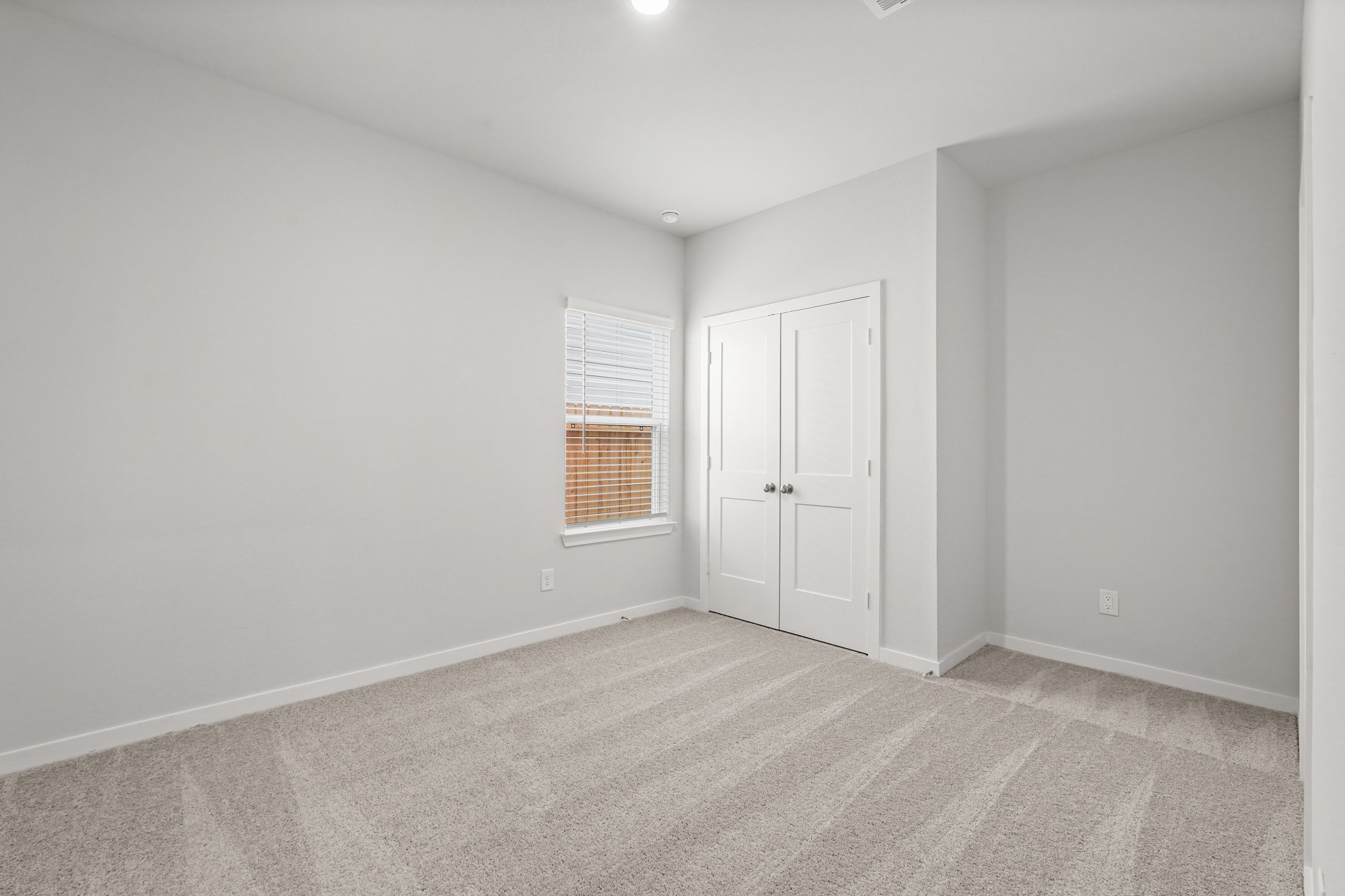 17230 White Peace Drive Property Photo 5