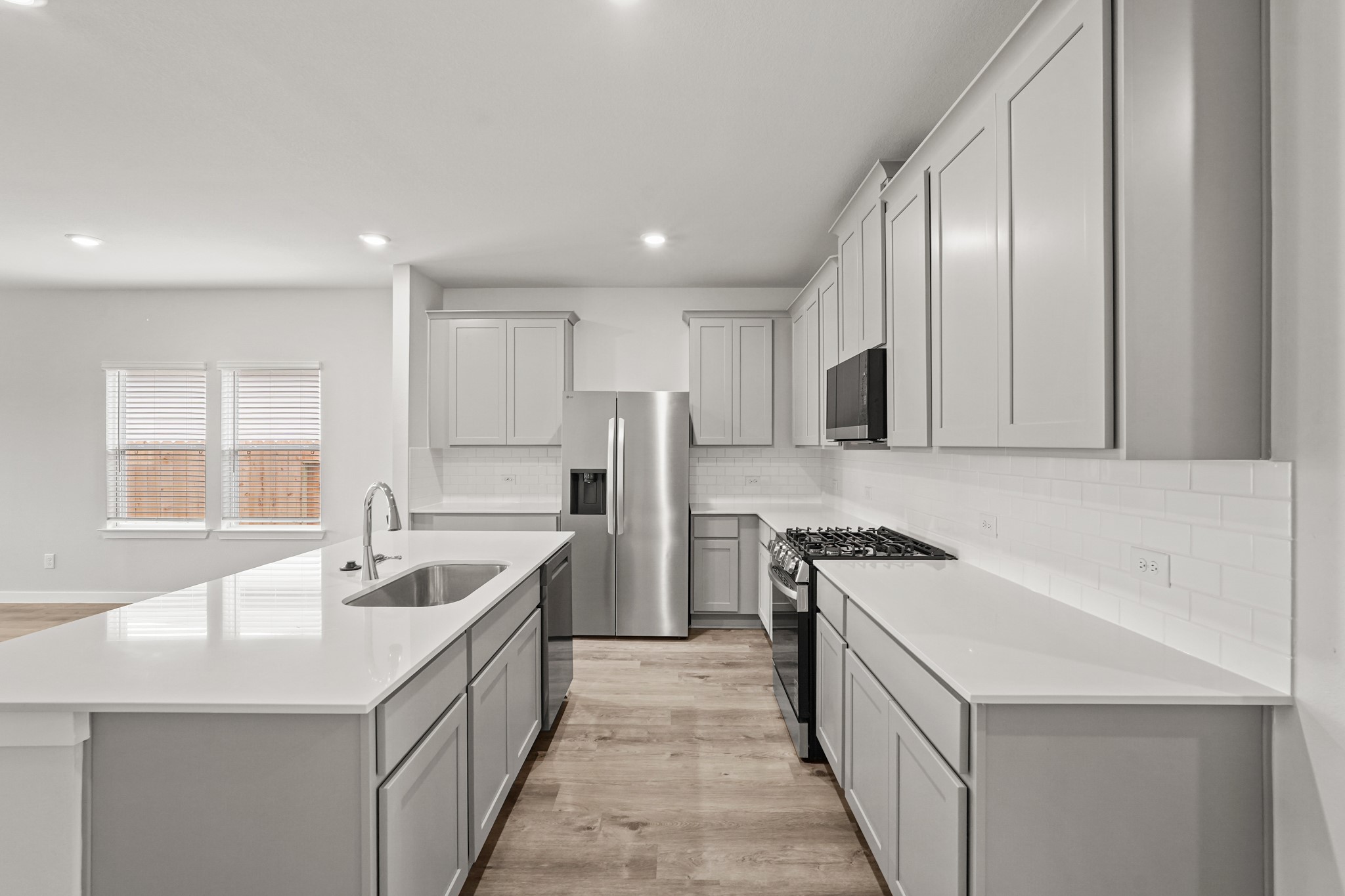 17230 White Peace Drive Property Photo 8