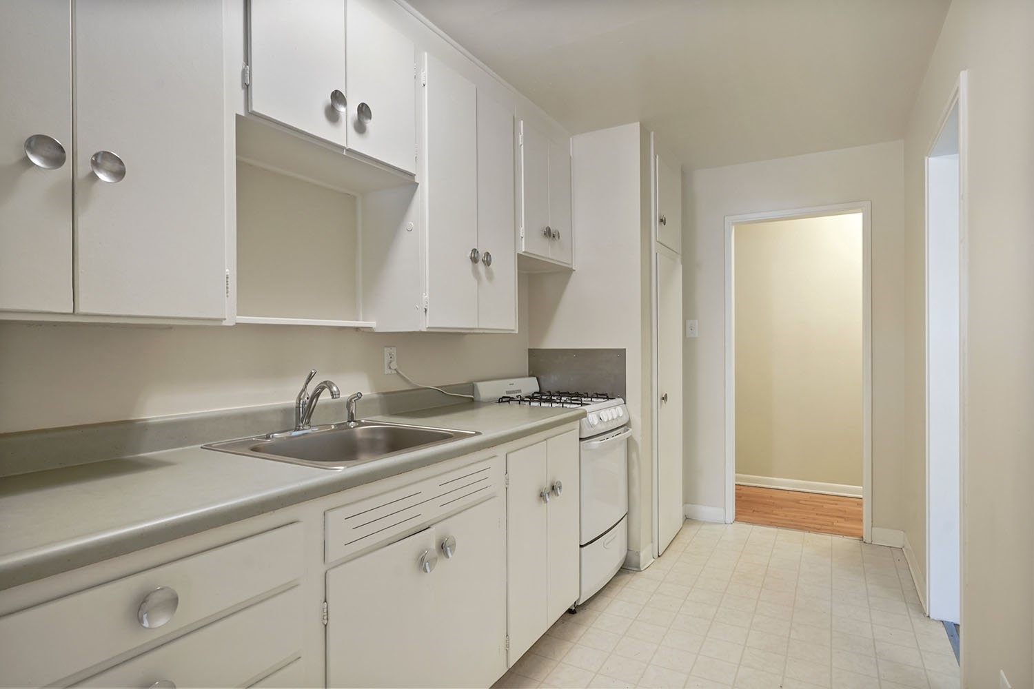 1240 Cedar Ave Property Photo 4