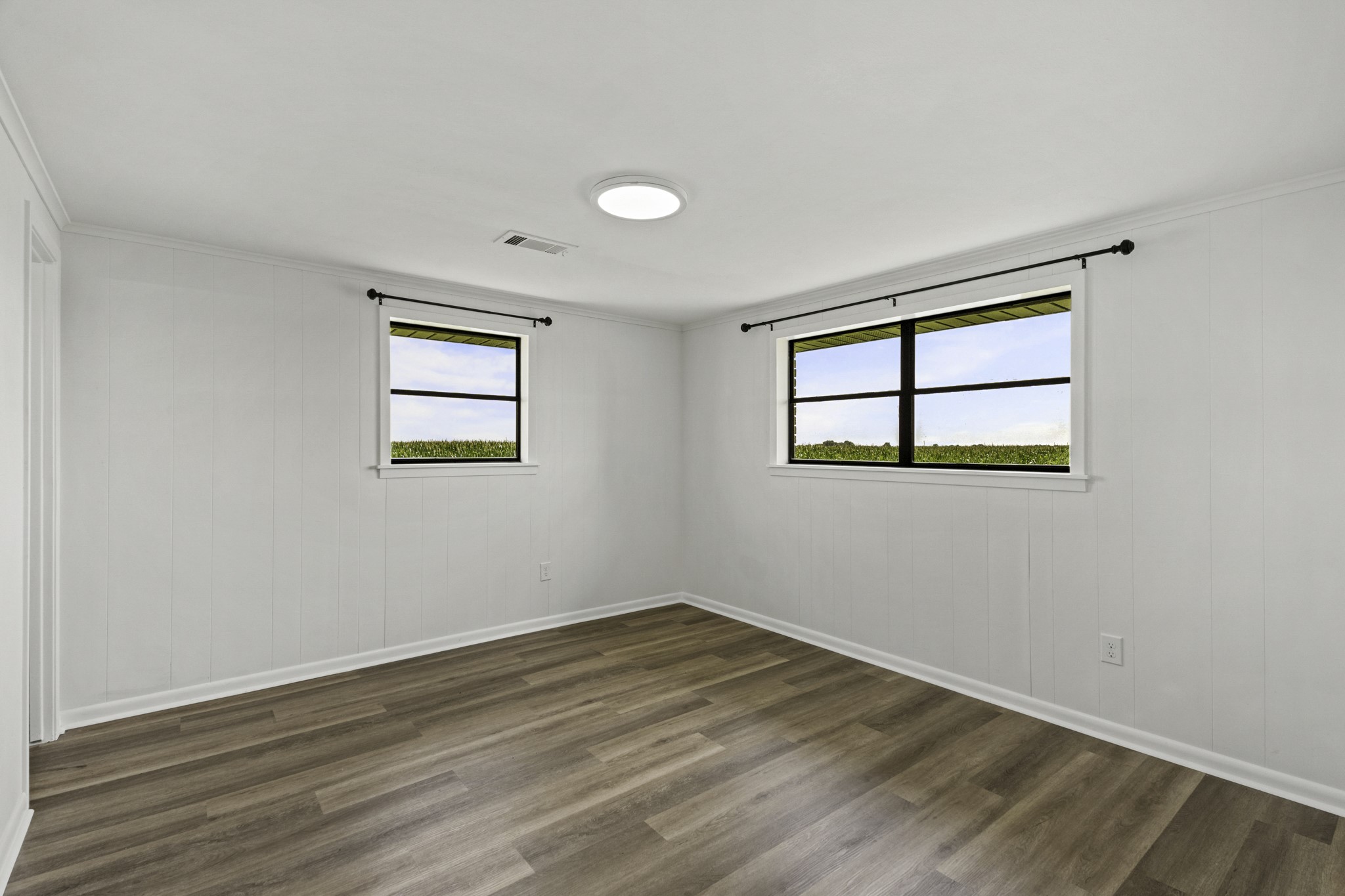 2606 Long Lane Property Photo 11