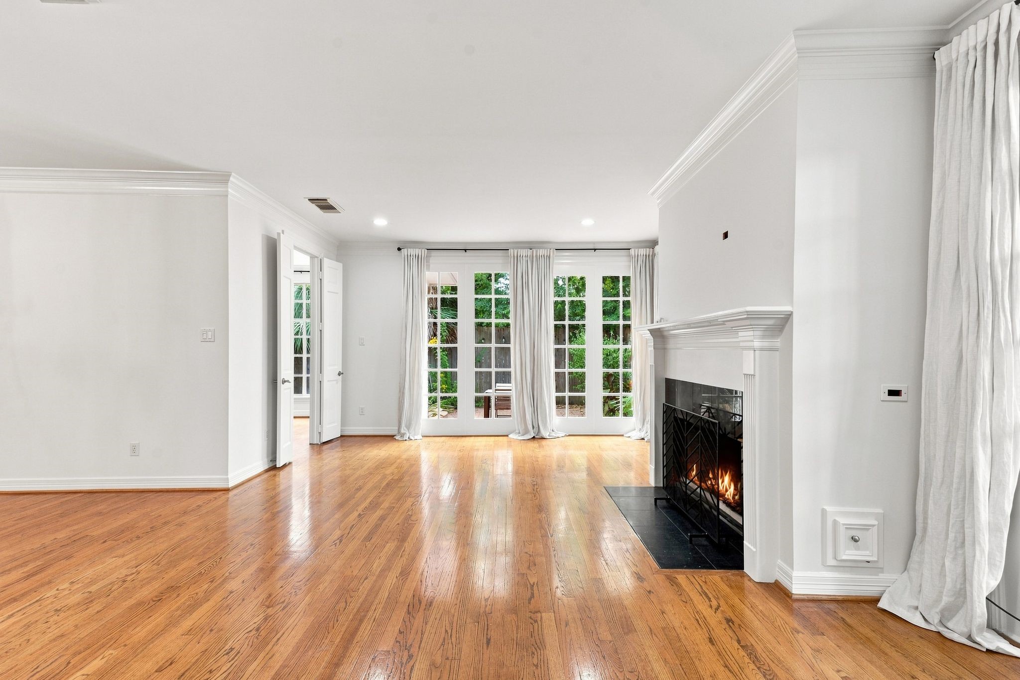 5597 Beverlyhill Street Property Photo 10