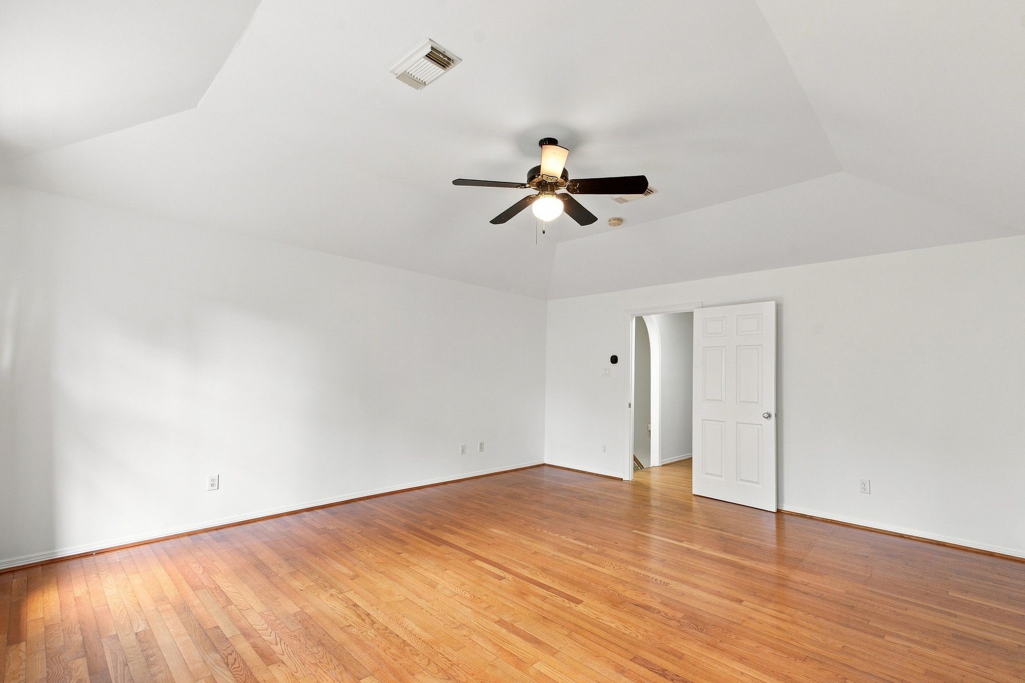 5597 Beverlyhill Street Property Photo 18
