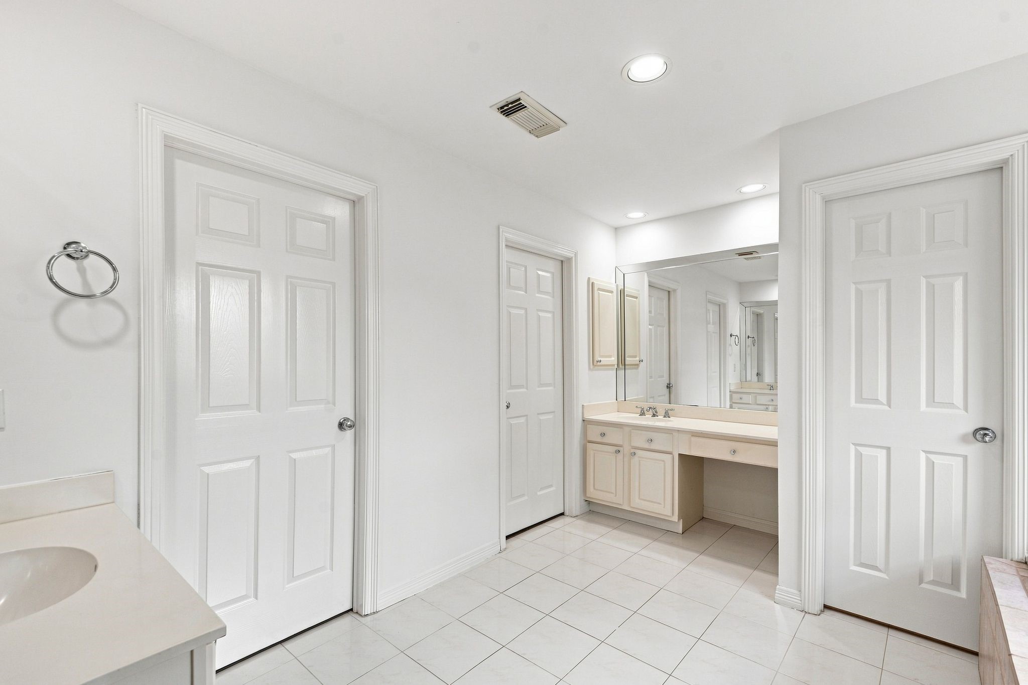 5597 Beverlyhill Street Property Photo 19
