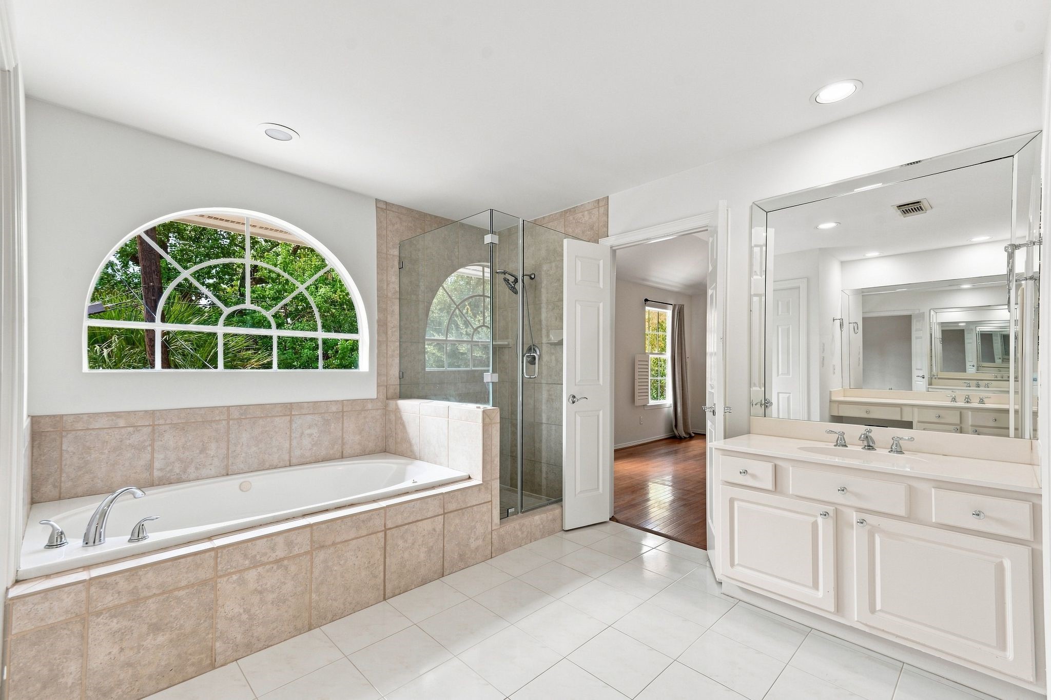 5597 Beverlyhill Street Property Photo 20