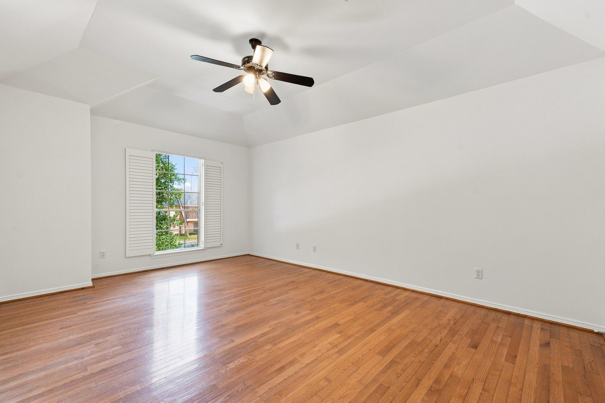 5597 Beverlyhill Street Property Photo 26
