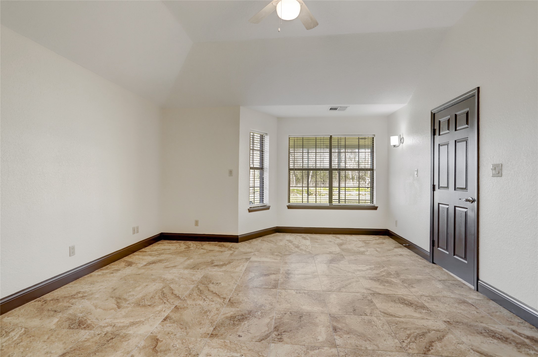 1004 Mockingbird Lane Property Photo 5