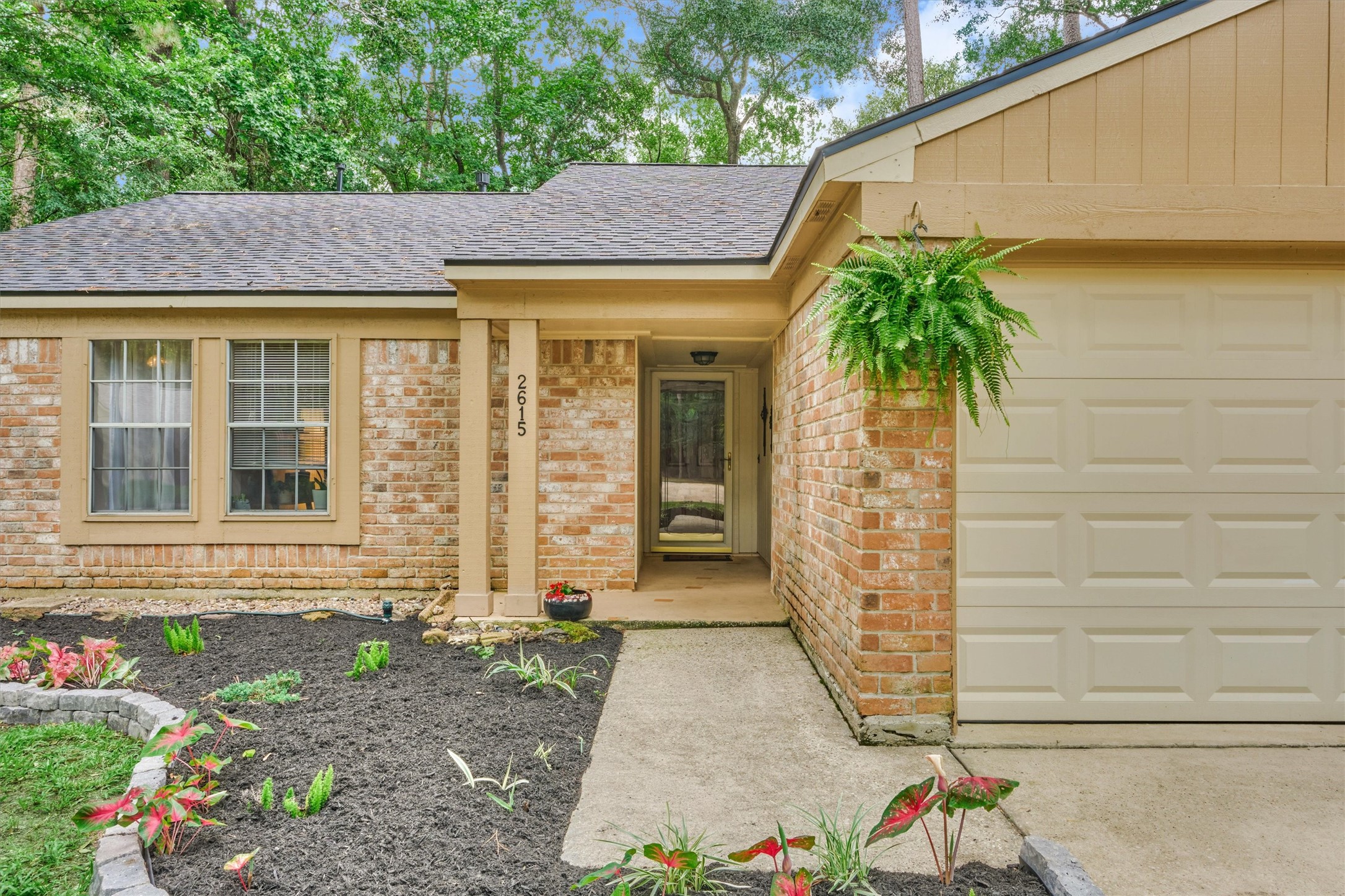 2615 Rosewood Place Property Photo 5