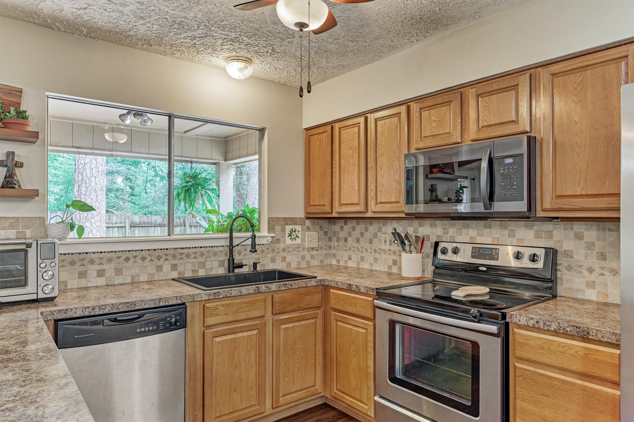 2615 Rosewood Place Property Photo 19
