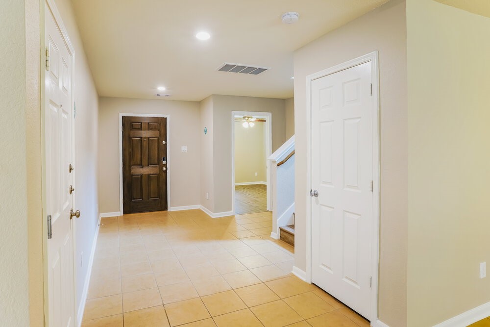 8011 Bunch Grass Lane Property Photo 4