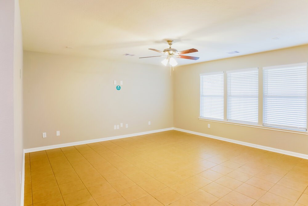 8011 Bunch Grass Lane Property Photo 5
