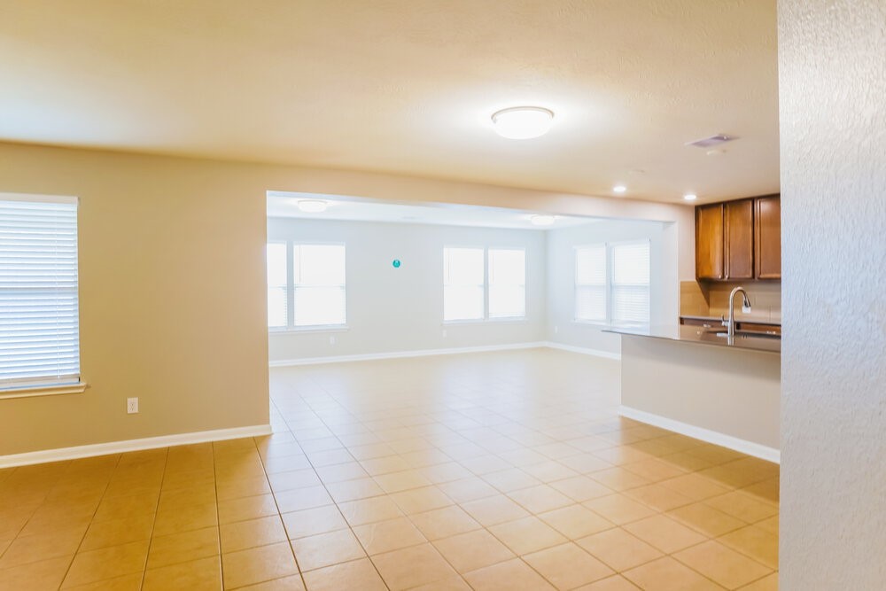 8011 Bunch Grass Lane Property Photo 6