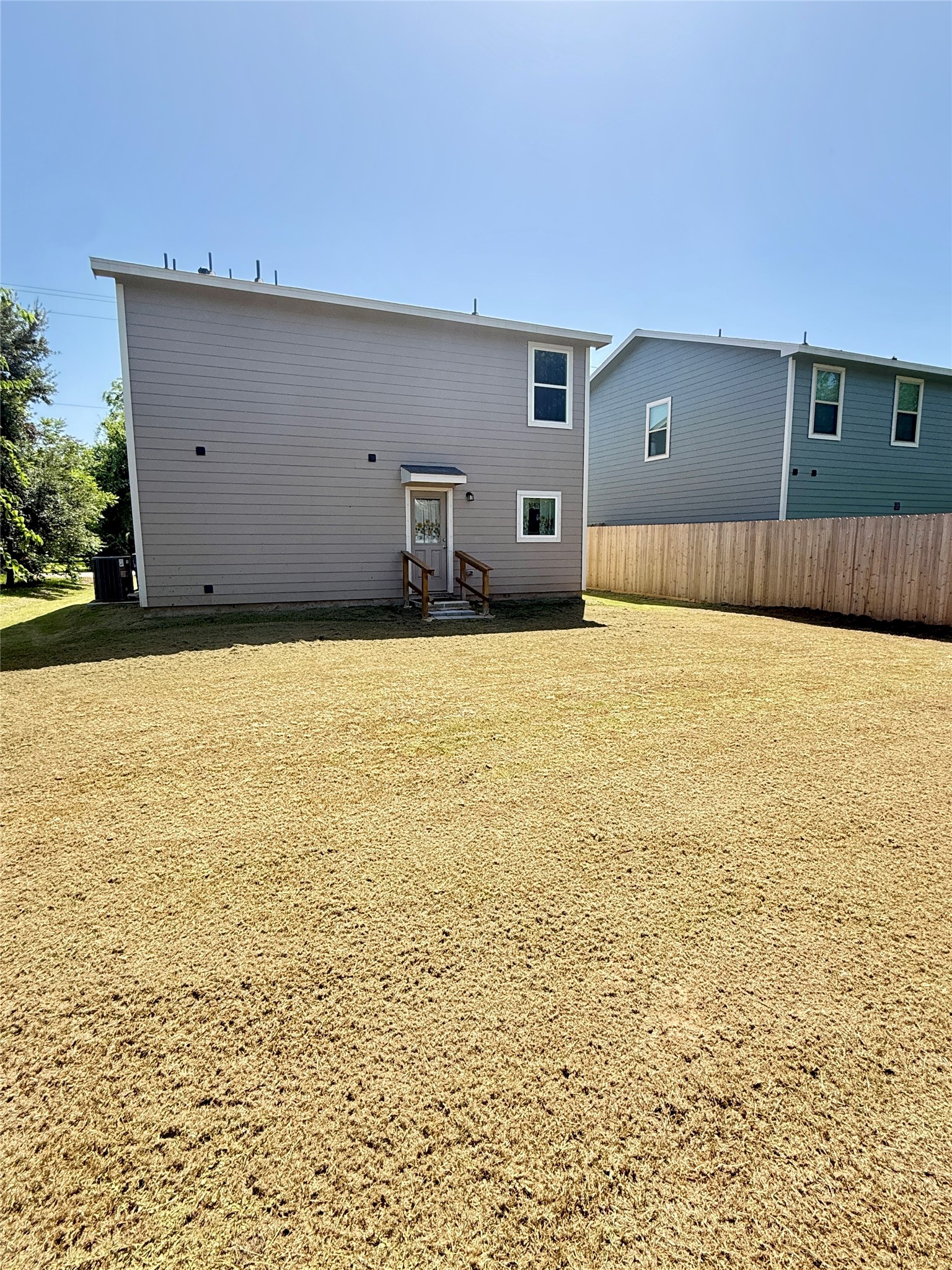 310 N Orange Street Property Photo 5