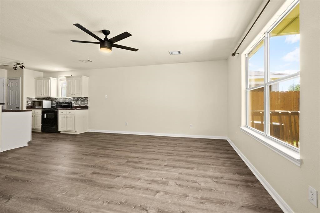 4527 Nueces River Loop Property Photo 7