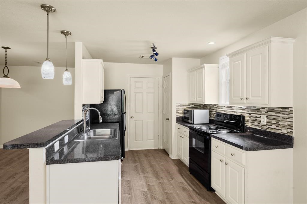 4527 Nueces River Loop Property Photo 10