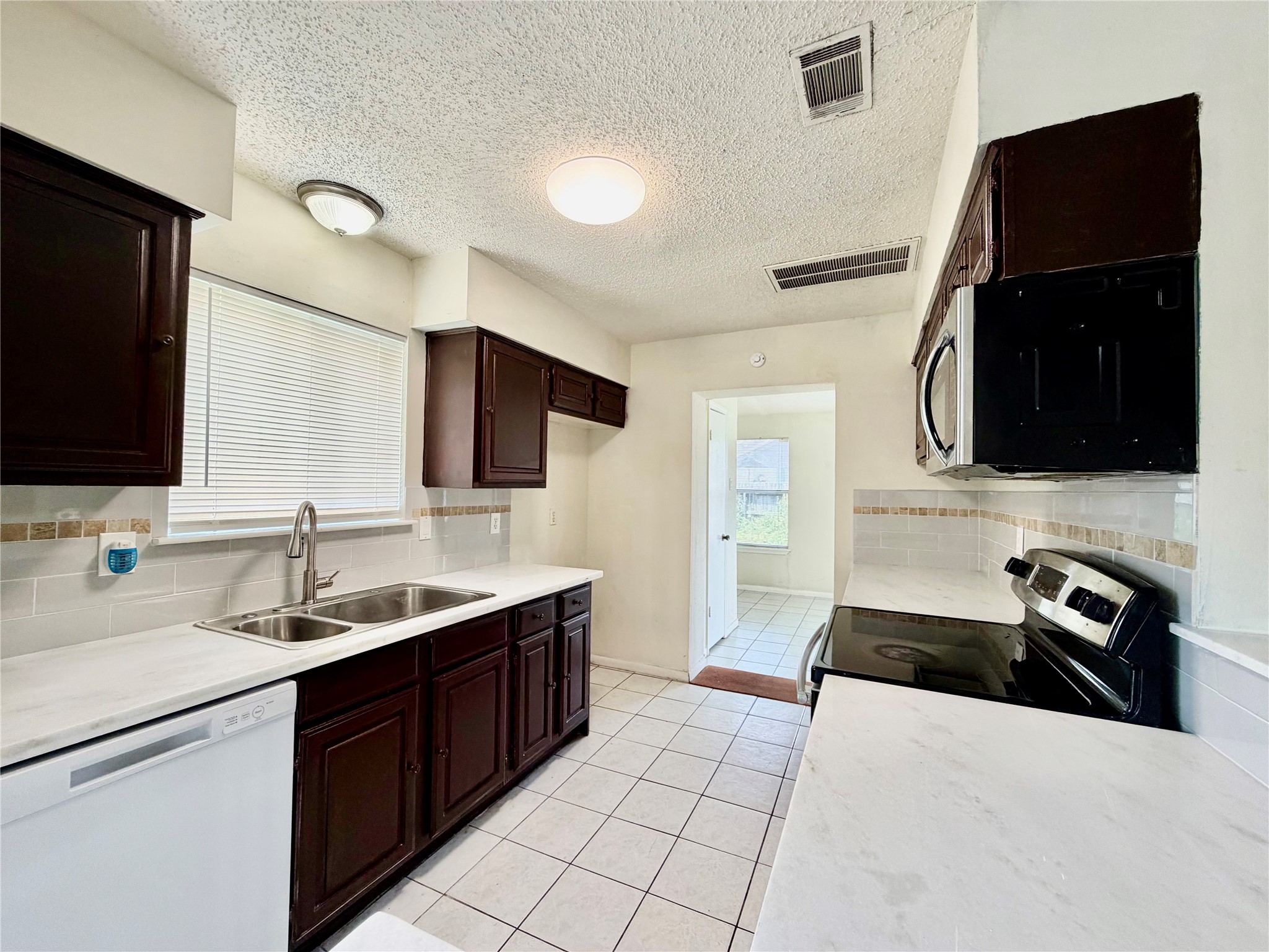 2603 Quarry Hill Road Property Photo 3