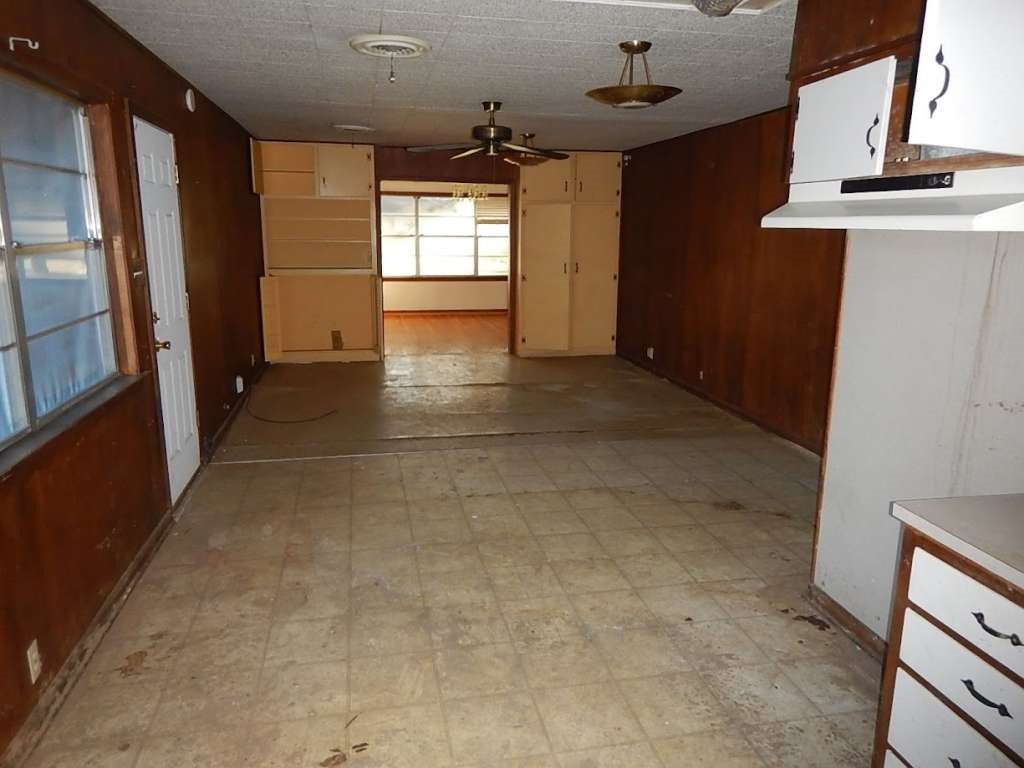 4821 Foster Avenue Property Photo 7