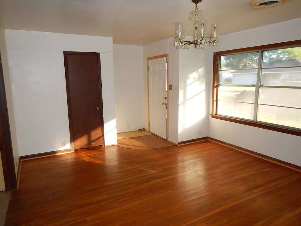4821 Foster Avenue Property Photo 14