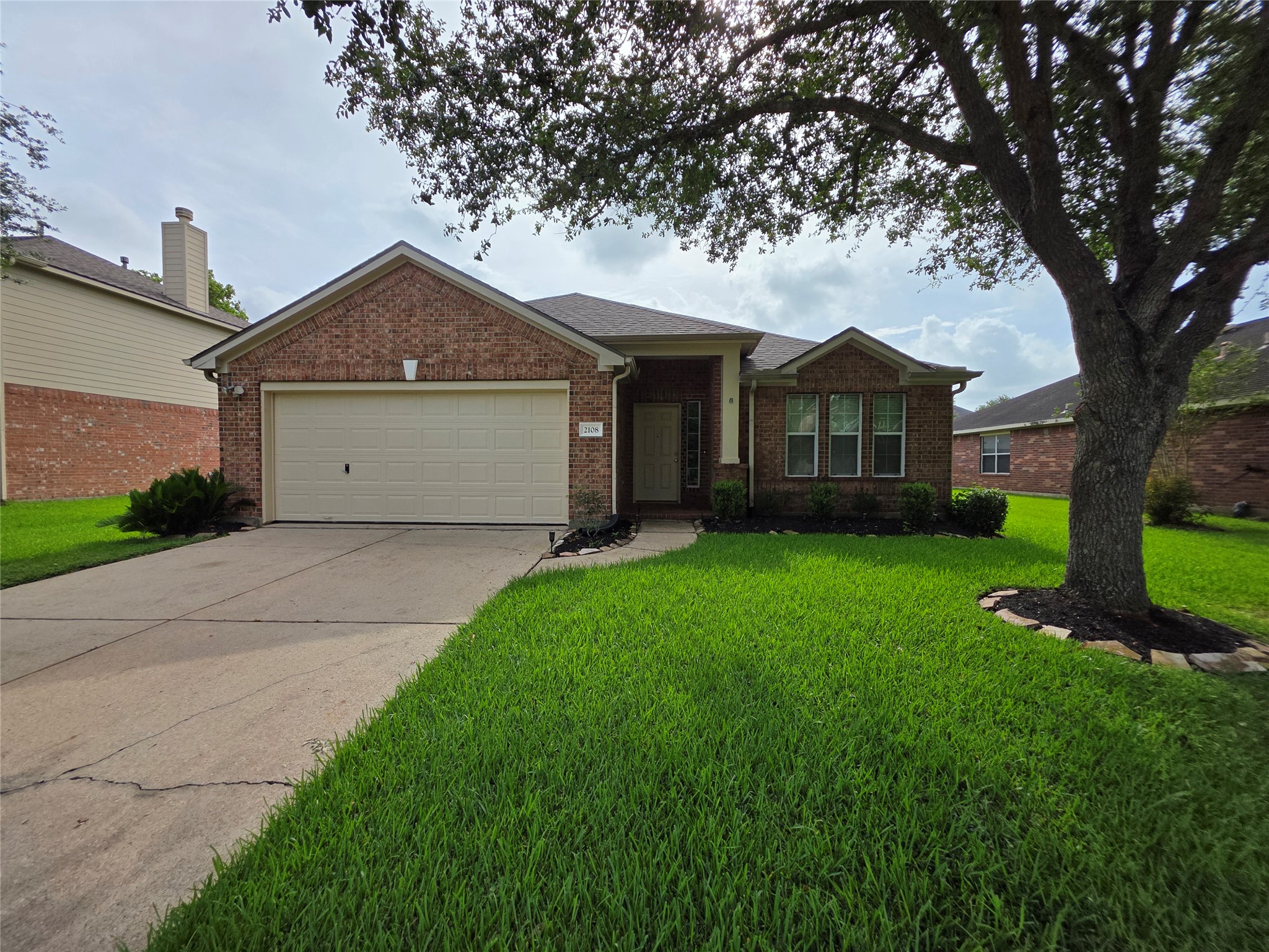 2108 Goldfinch Lane Property Photo 1