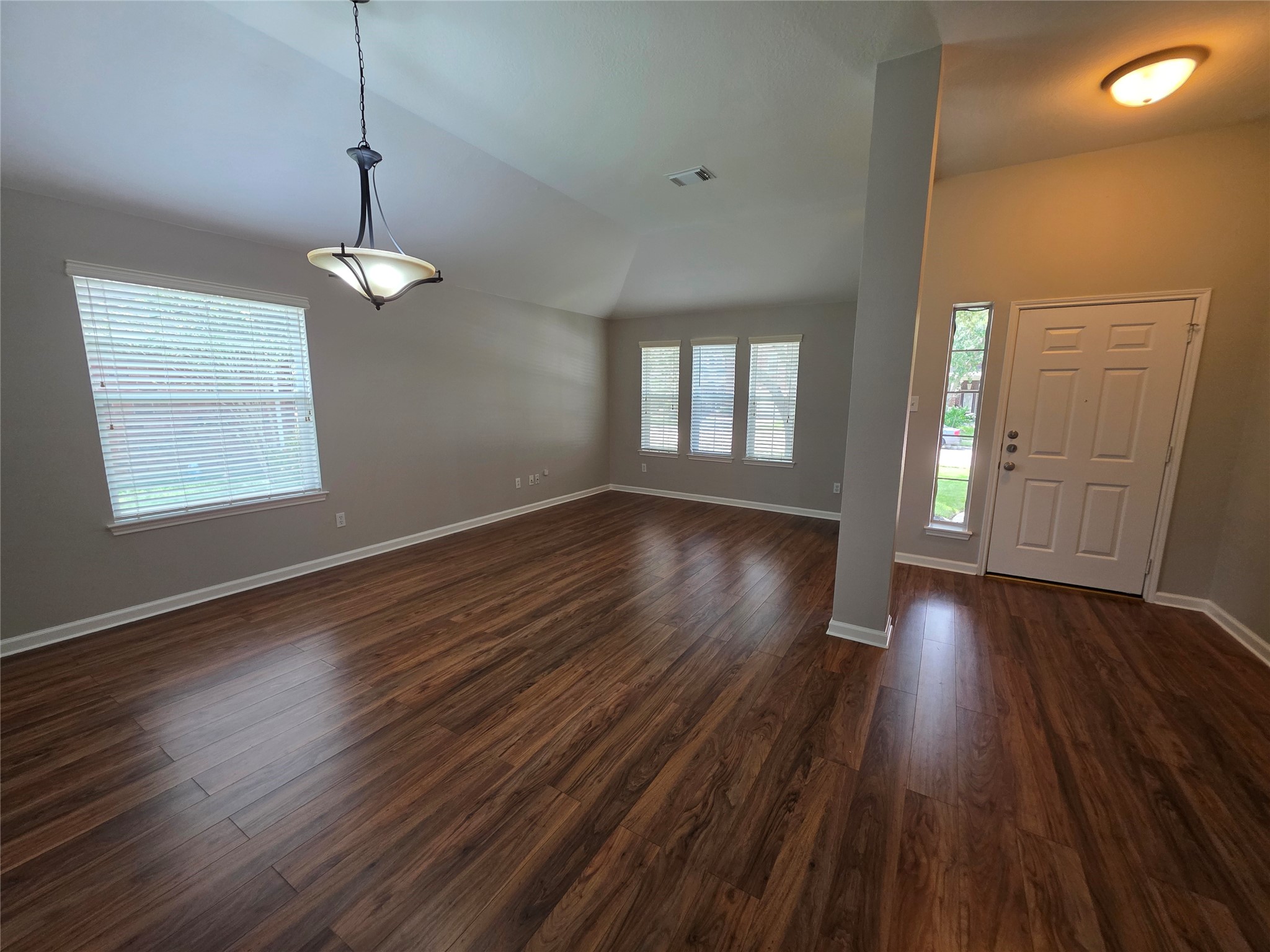 2108 Goldfinch Lane Property Photo 4