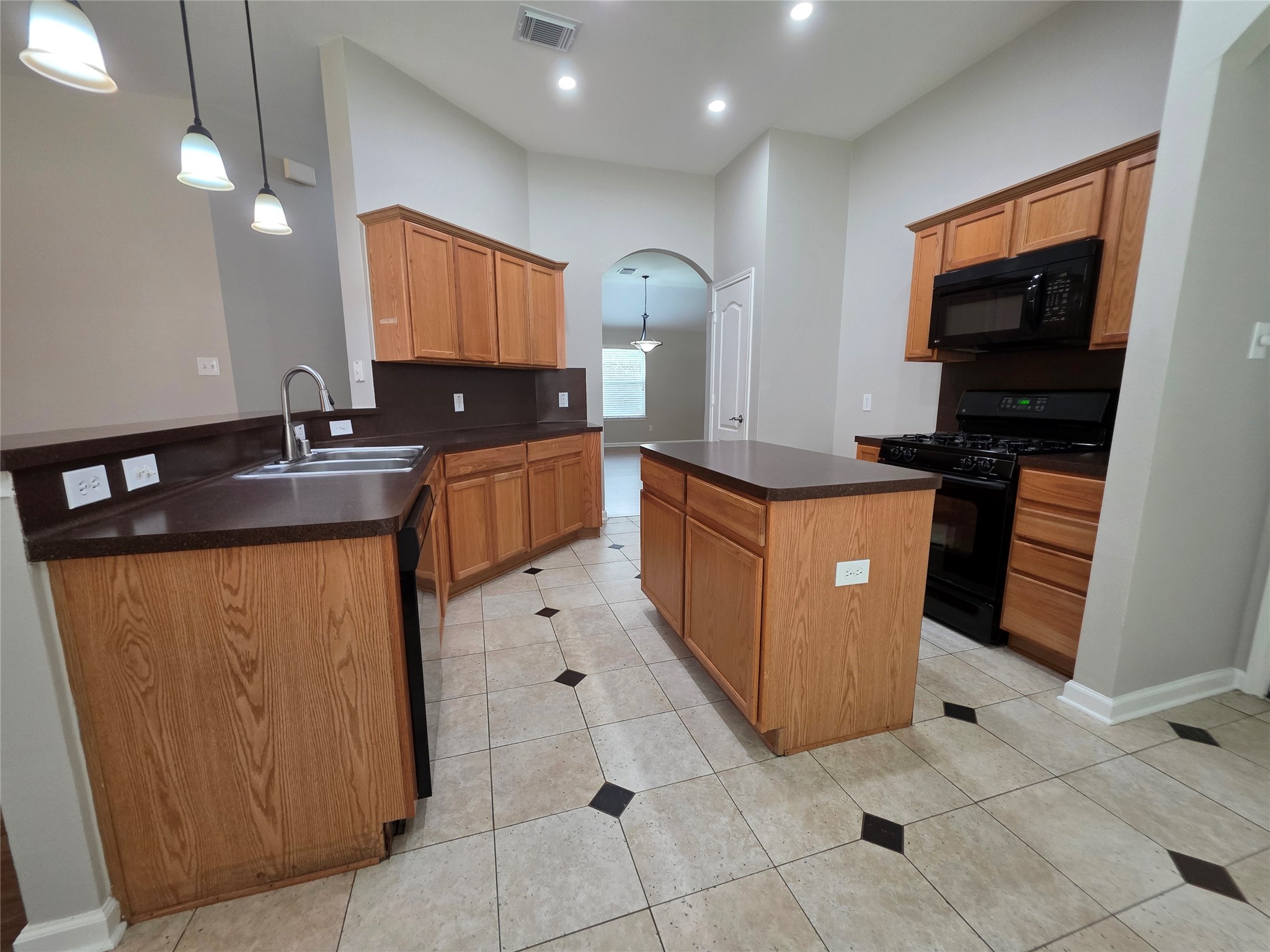 2108 Goldfinch Lane Property Photo 6