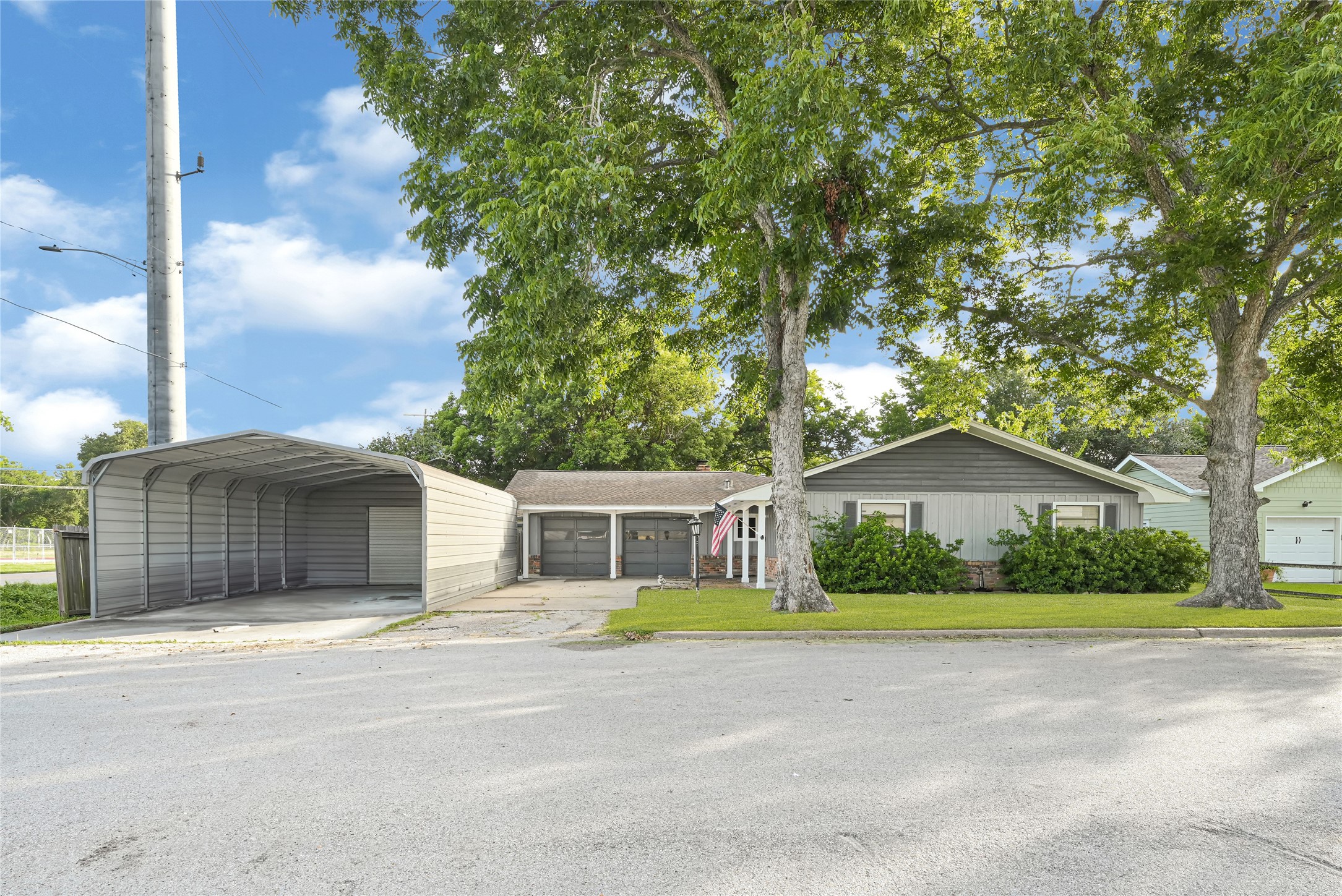 6713 Lawrence Road Property Photo 1