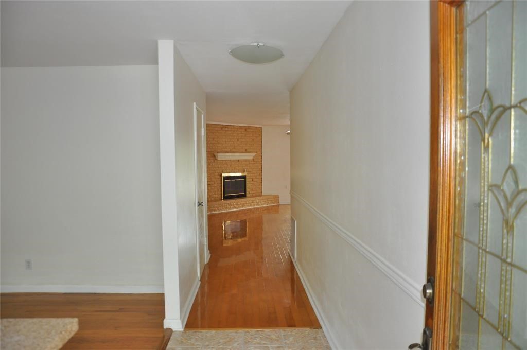 5519 Caversham Dr Drive Property Photo 3