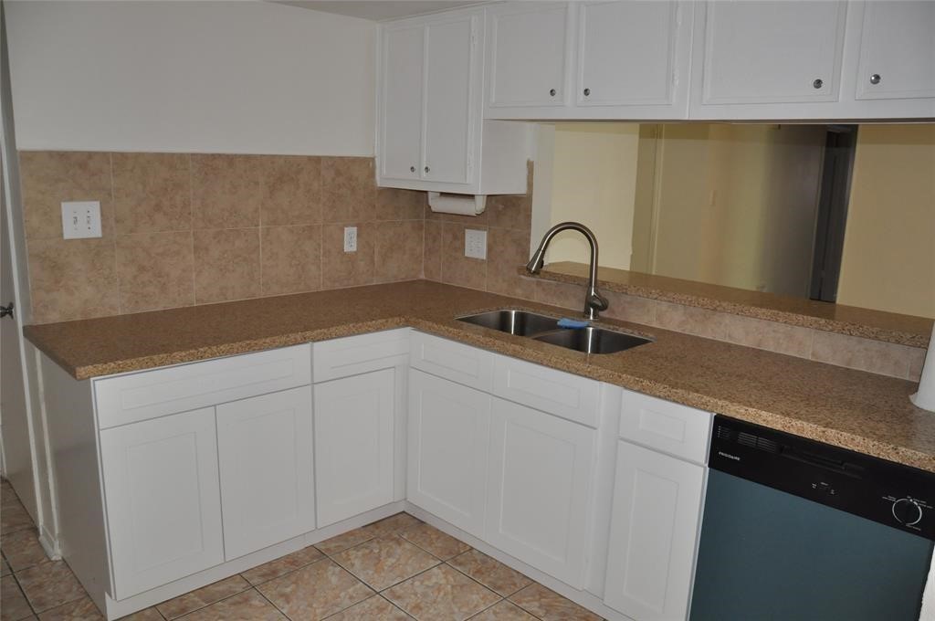 5519 Caversham Dr Drive Property Photo 9