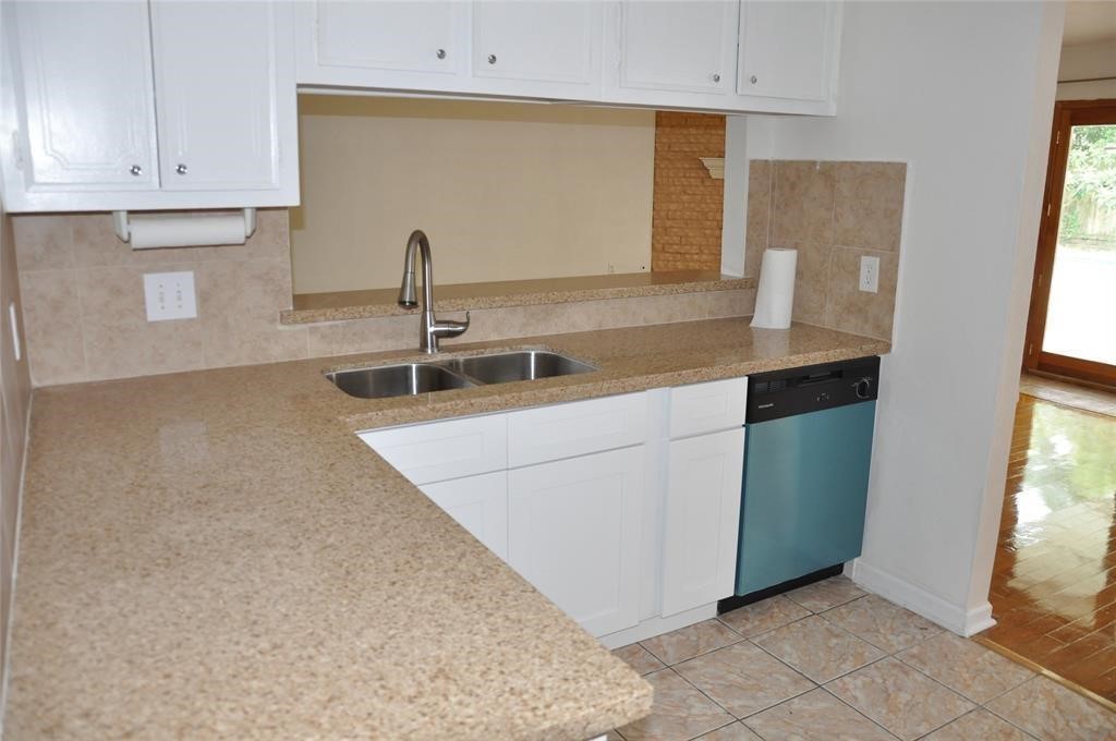 5519 Caversham Dr Drive Property Photo 12