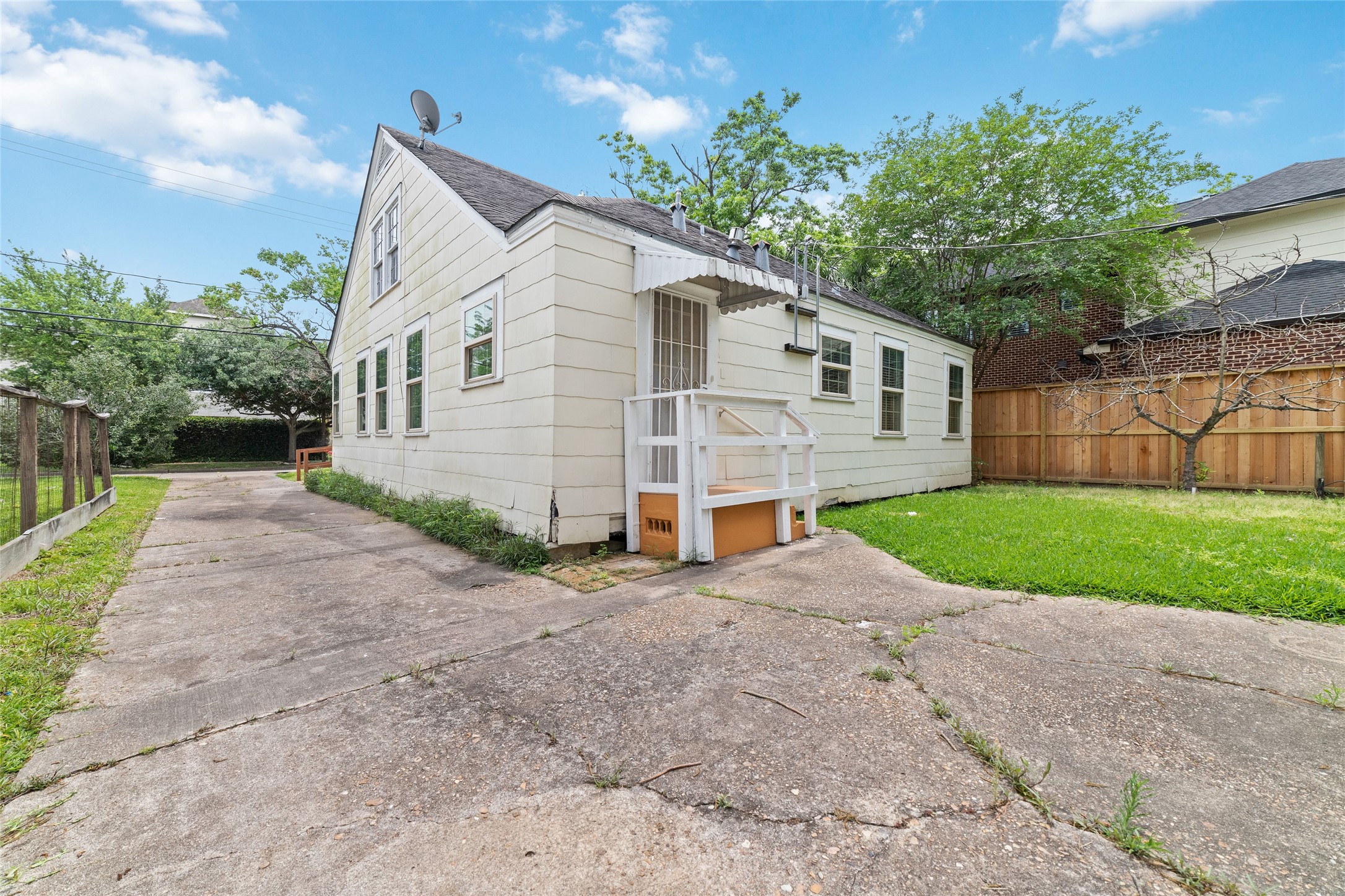 6614 Weslayan Street Property Photo 2