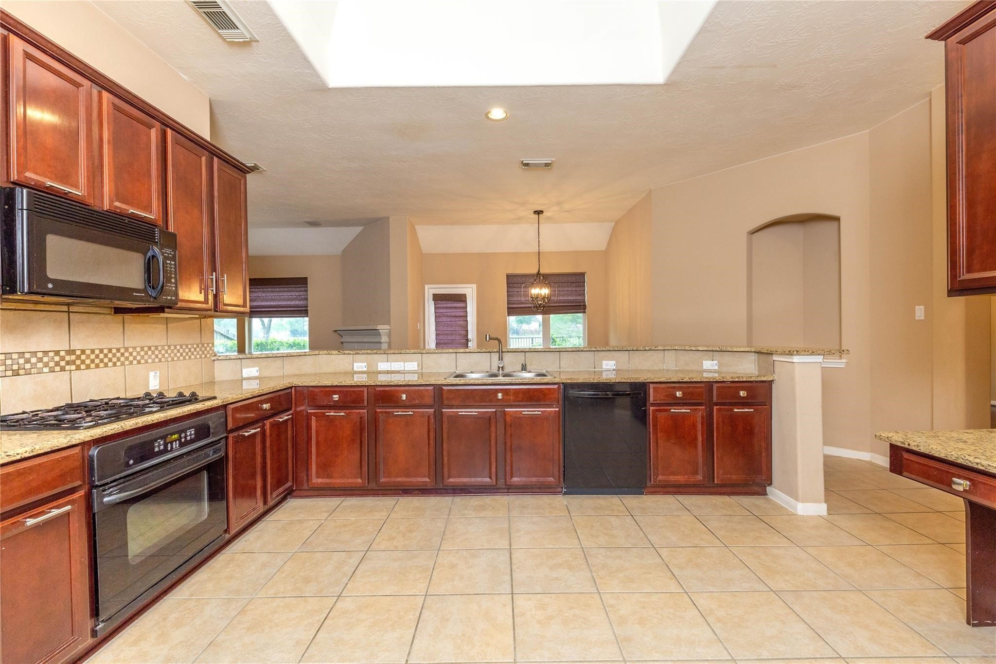 2201 Signal Hill Drive Property Photo 6