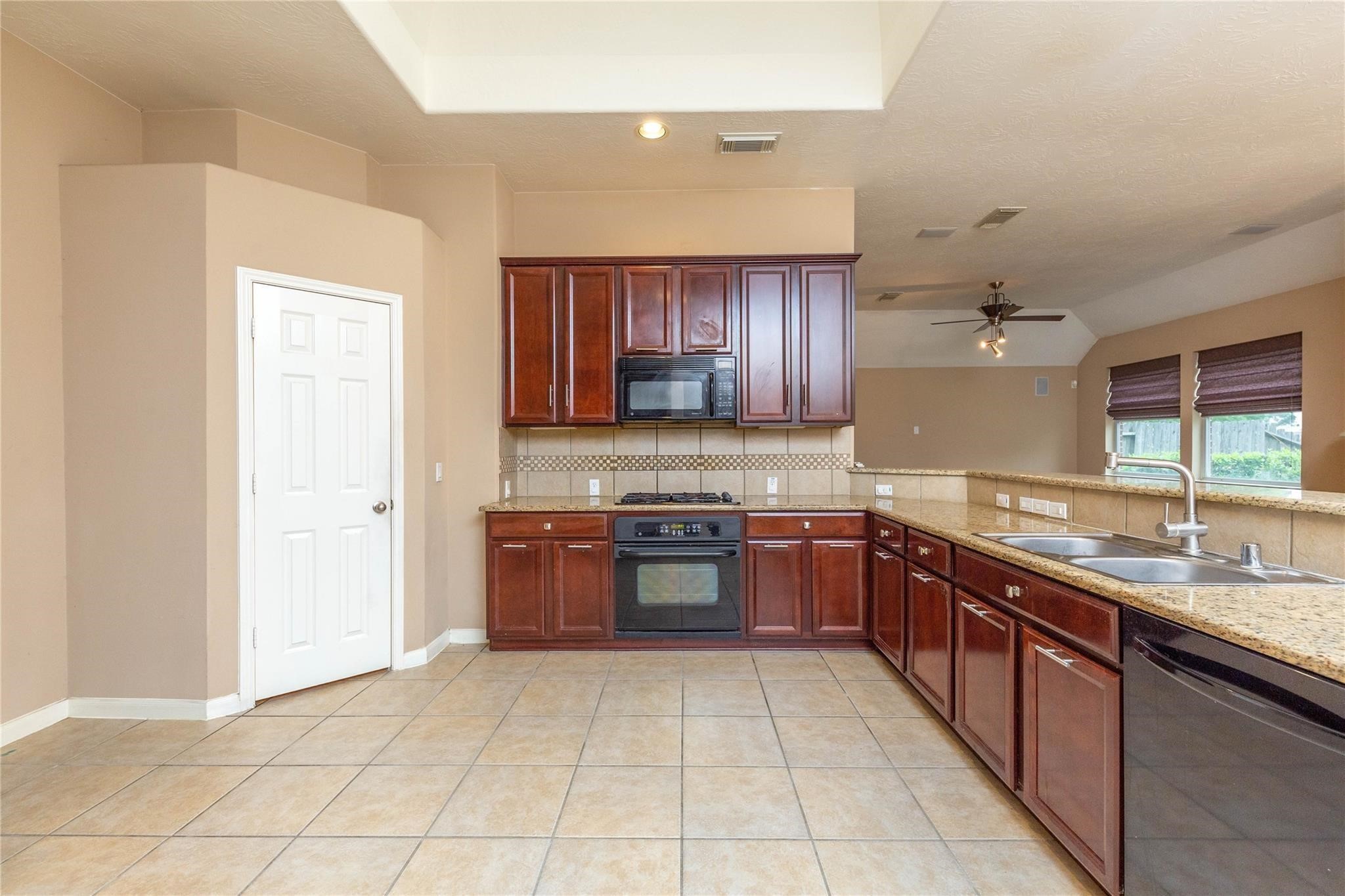 2201 Signal Hill Drive Property Photo 8