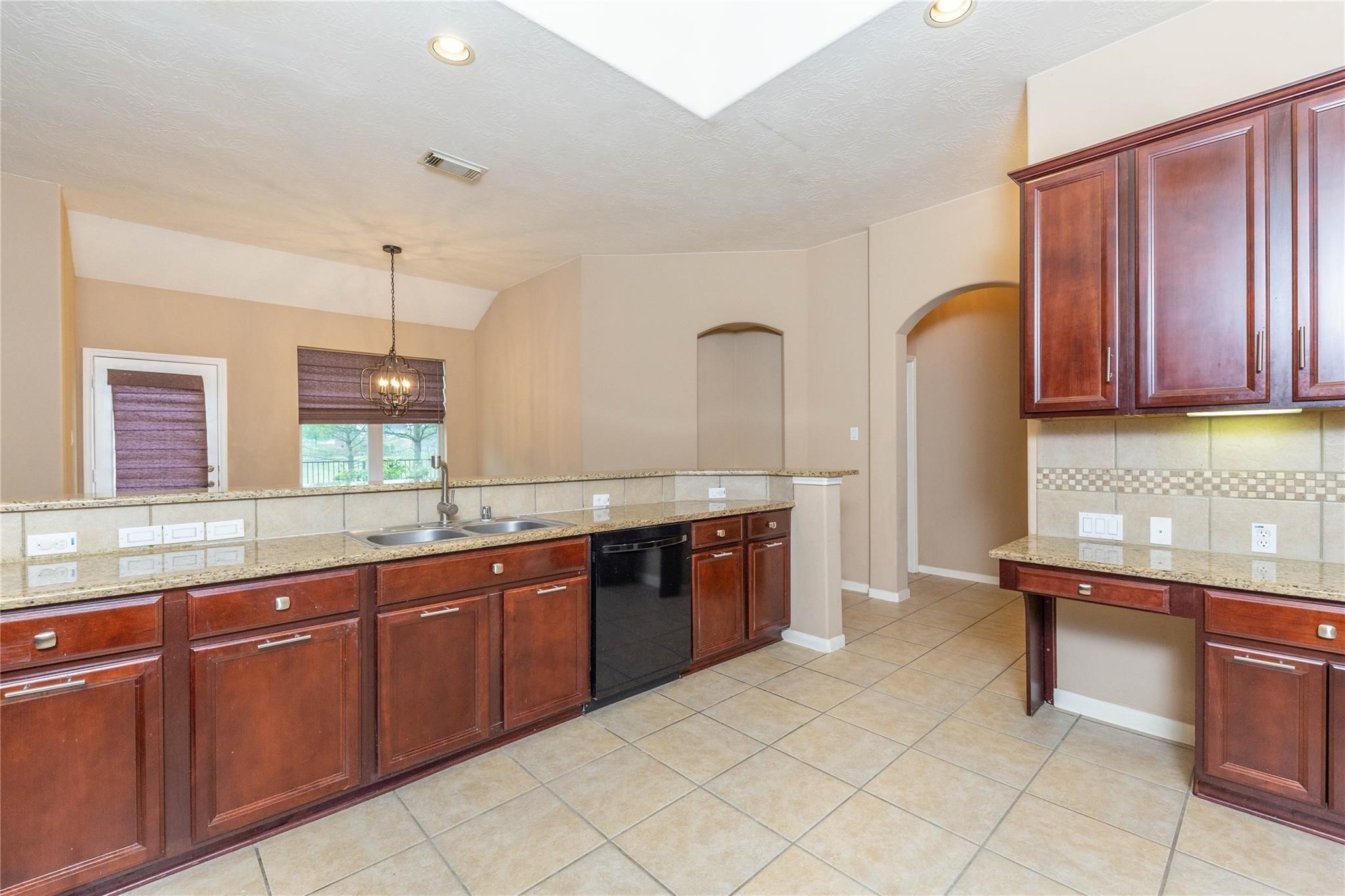 2201 Signal Hill Drive Property Photo 10