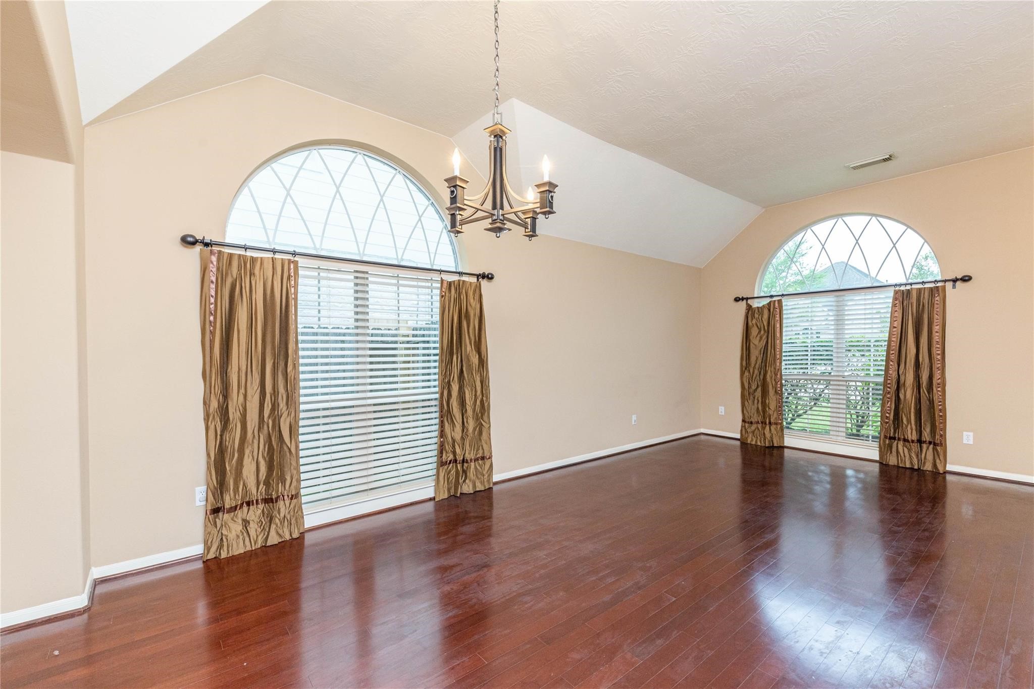 2201 Signal Hill Drive Property Photo 18