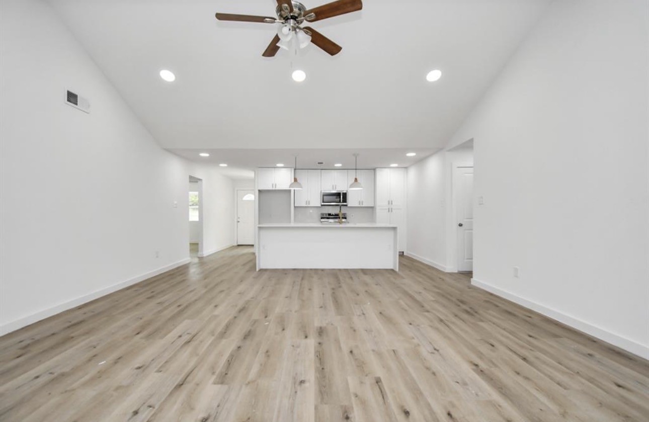 1911 Long Barrel Lane Property Photo 13