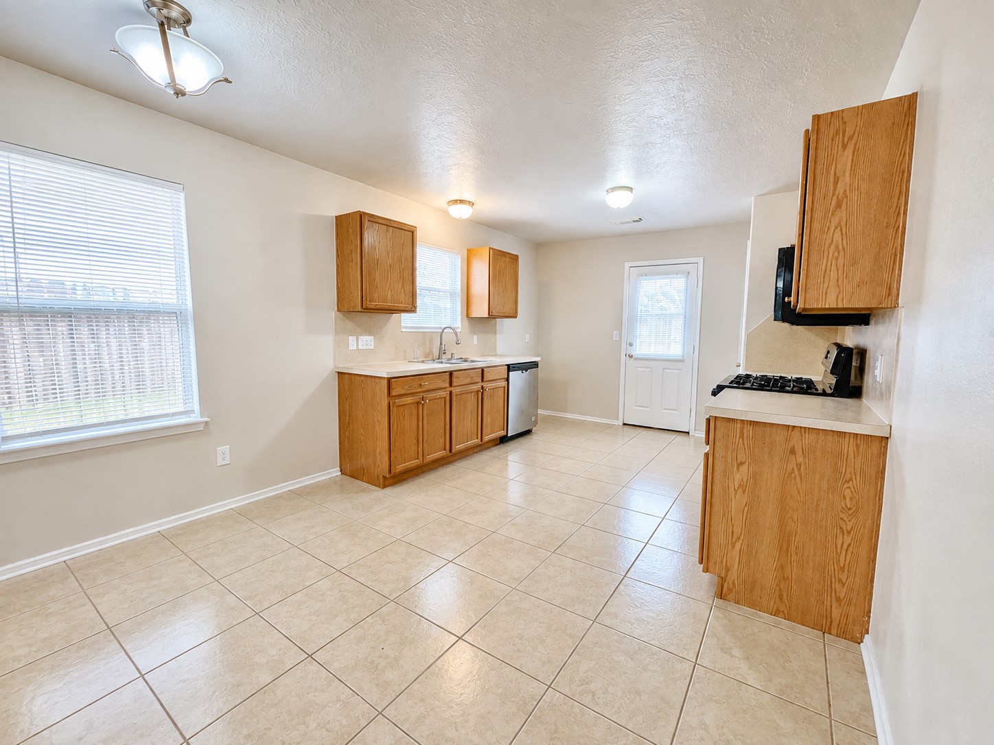 14942 Sunset Creek Drive Property Photo 5
